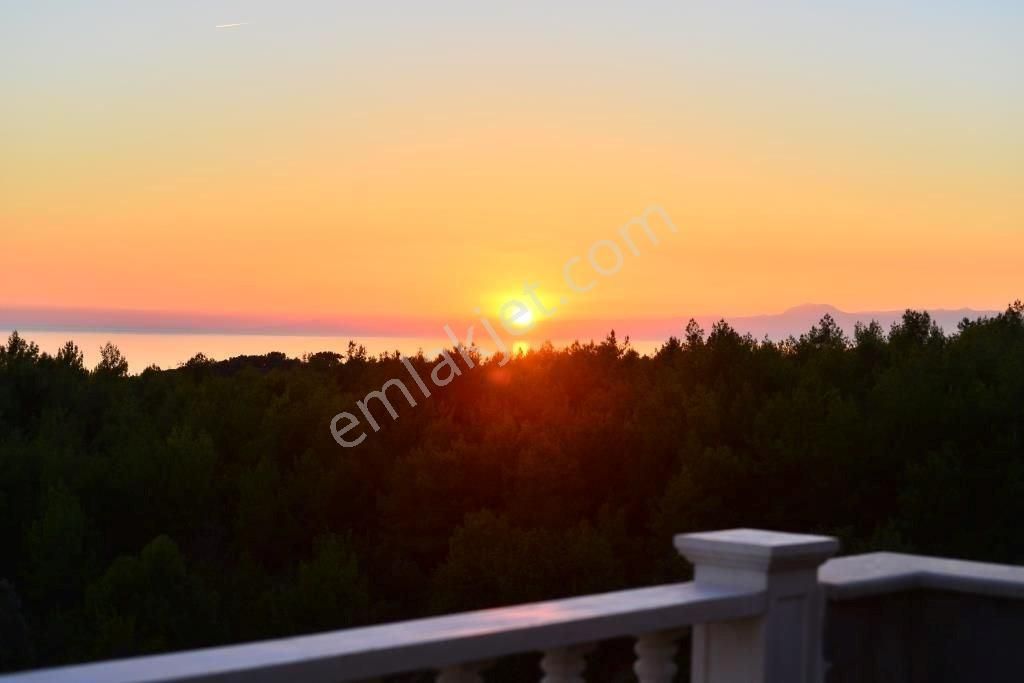 Alanya İncekum’da Deniz Manzaralı 3+1 Modern Villa – Özel Bahçe & Havuz İmkanı