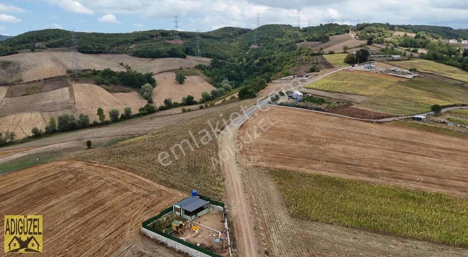 Derince Kargöllüde 1595m² Resmi Yollu Tarla