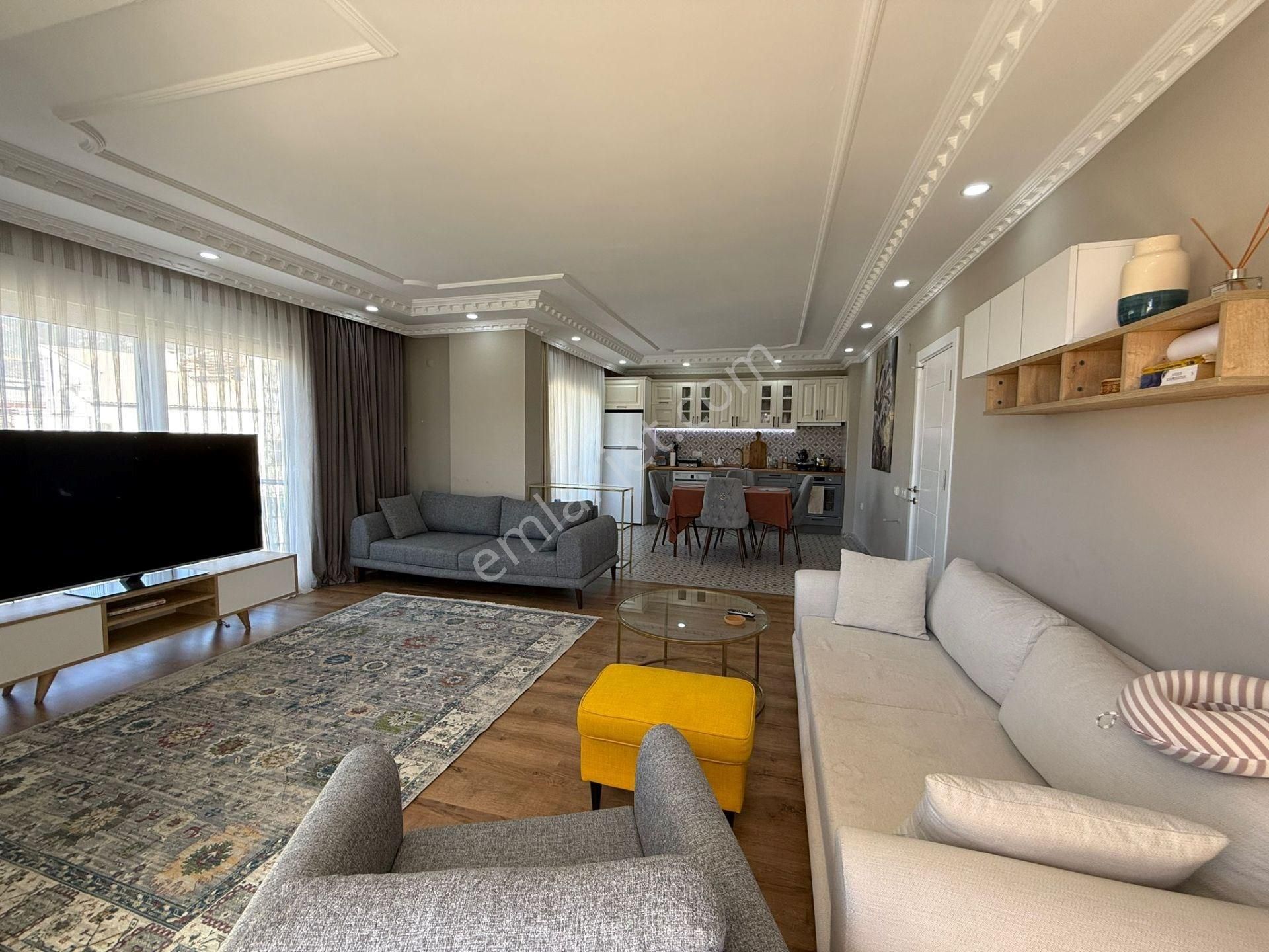 Alanya Oba’da Denize 300m Mesafede Full Eşyalı 3+1 Penthouse – Geniş Teras & Lüks Yaşam Fırsatı!