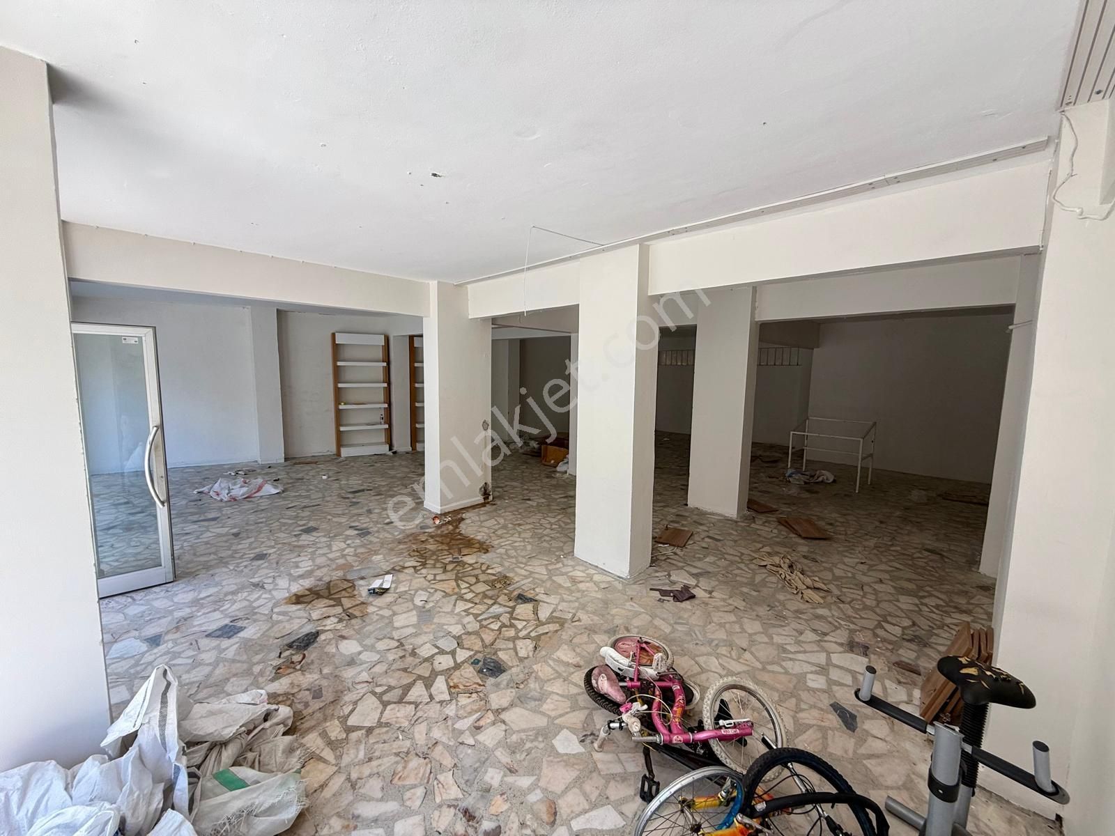 Kocasinanda Cadde Üzerinde 100 M2 Kiralık Dükkan