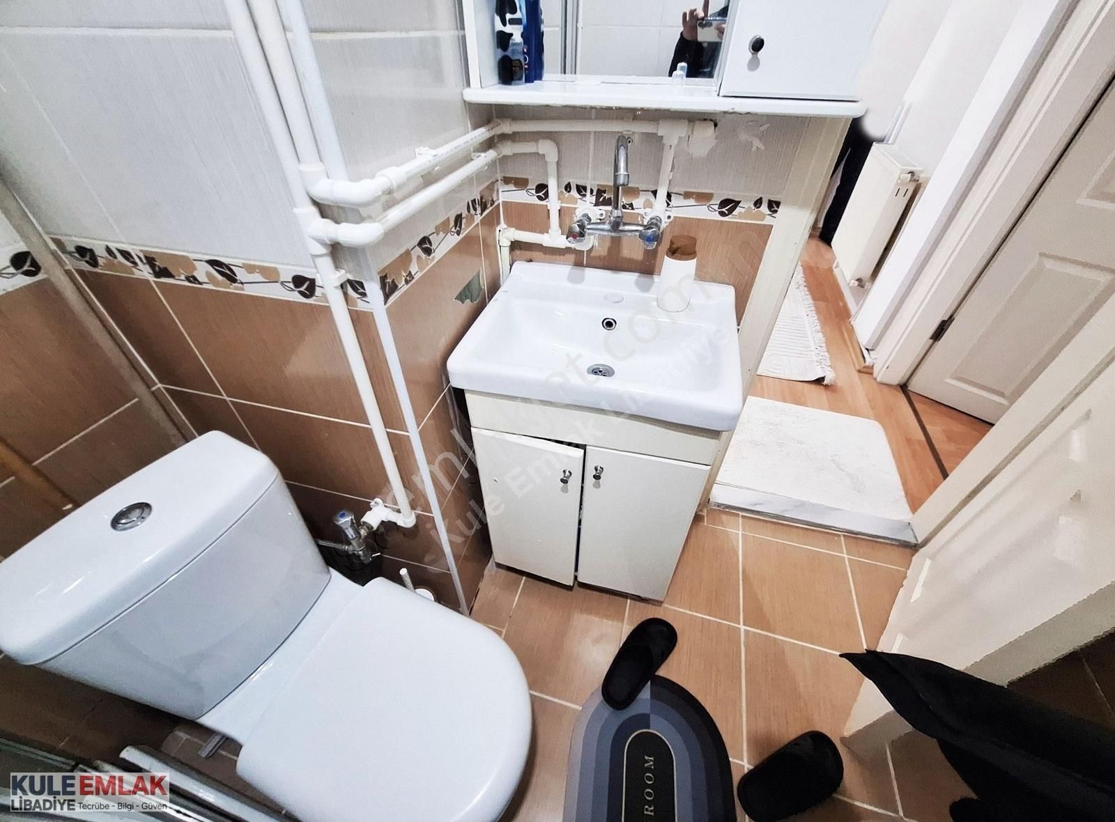 Cengiztopel Caddesi'nde Kullanışlı 2+1 Balkonlu Ara Kat - Görsel 16