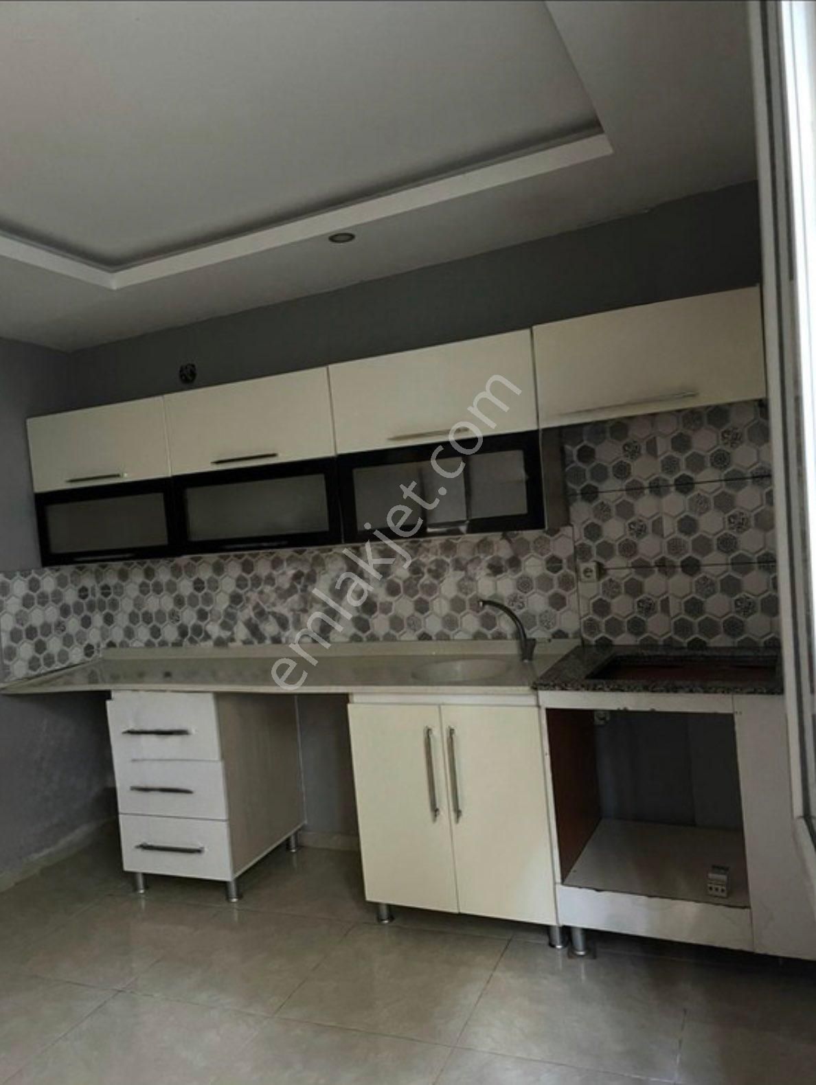 Barış Mahallesinde Yeni Yapı Geniş Oturumlu 2+1 Kiralık Daire