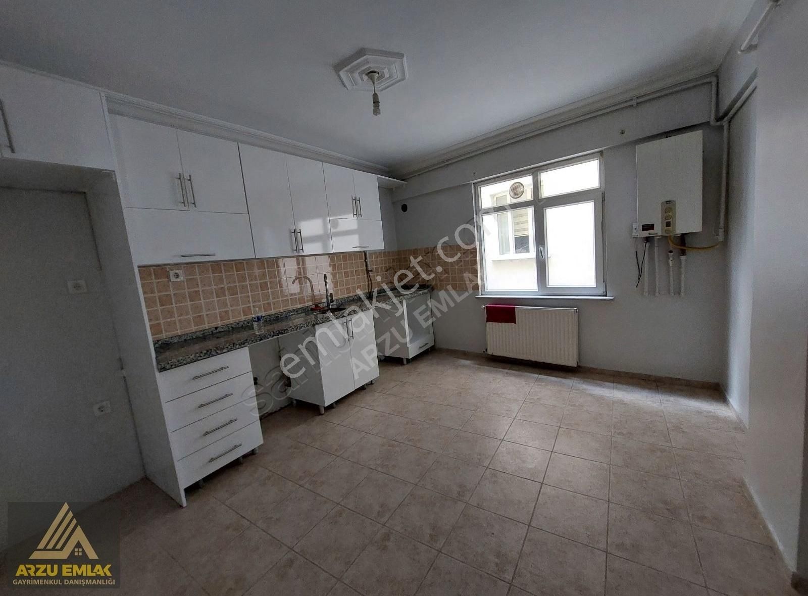 Arzu Emlaktan Gazi Mah Kiralık İki Balkonlu 1.kat 2+1 Daire