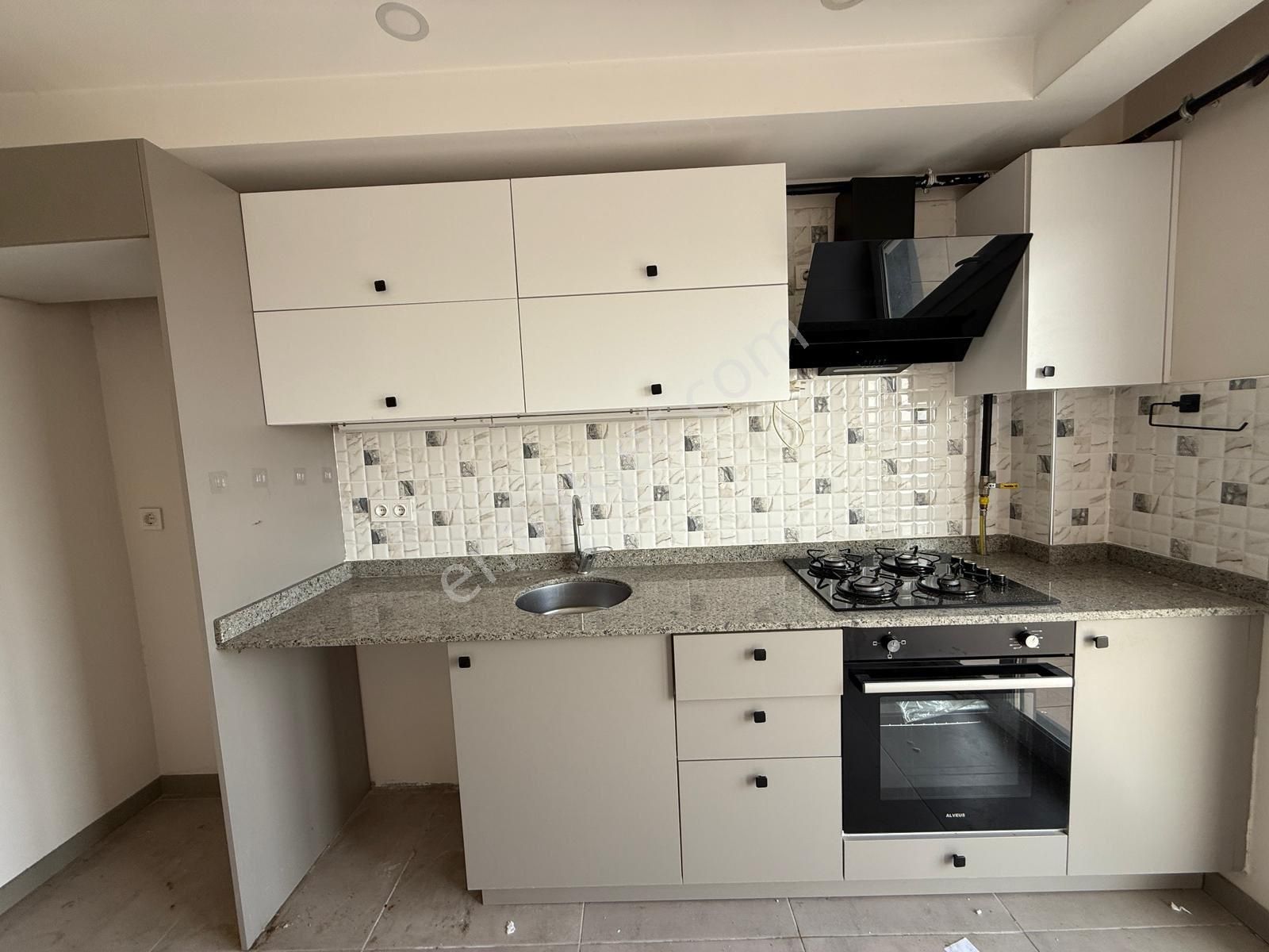 İçi Full Yapılı Düşük Katlı Çift Banyolu D.gazlı 3+1