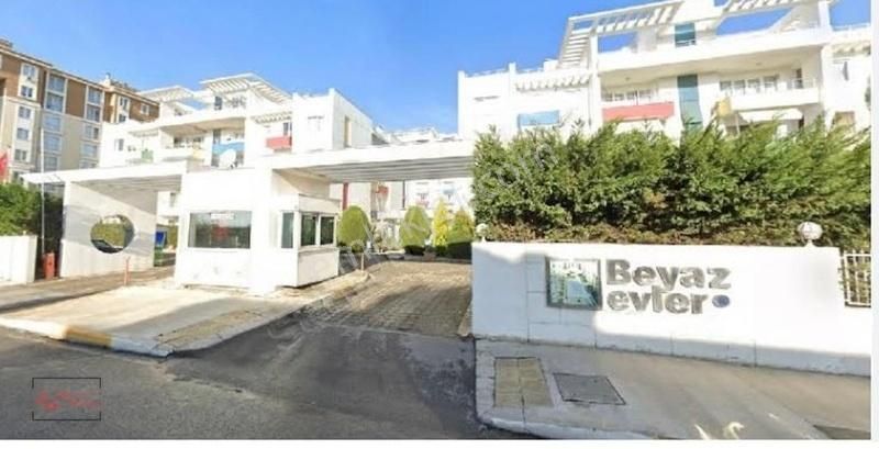 Beyaz Evlerde Ful Eşyalı Bahçe Kullanımlı Harika Bir Ev...