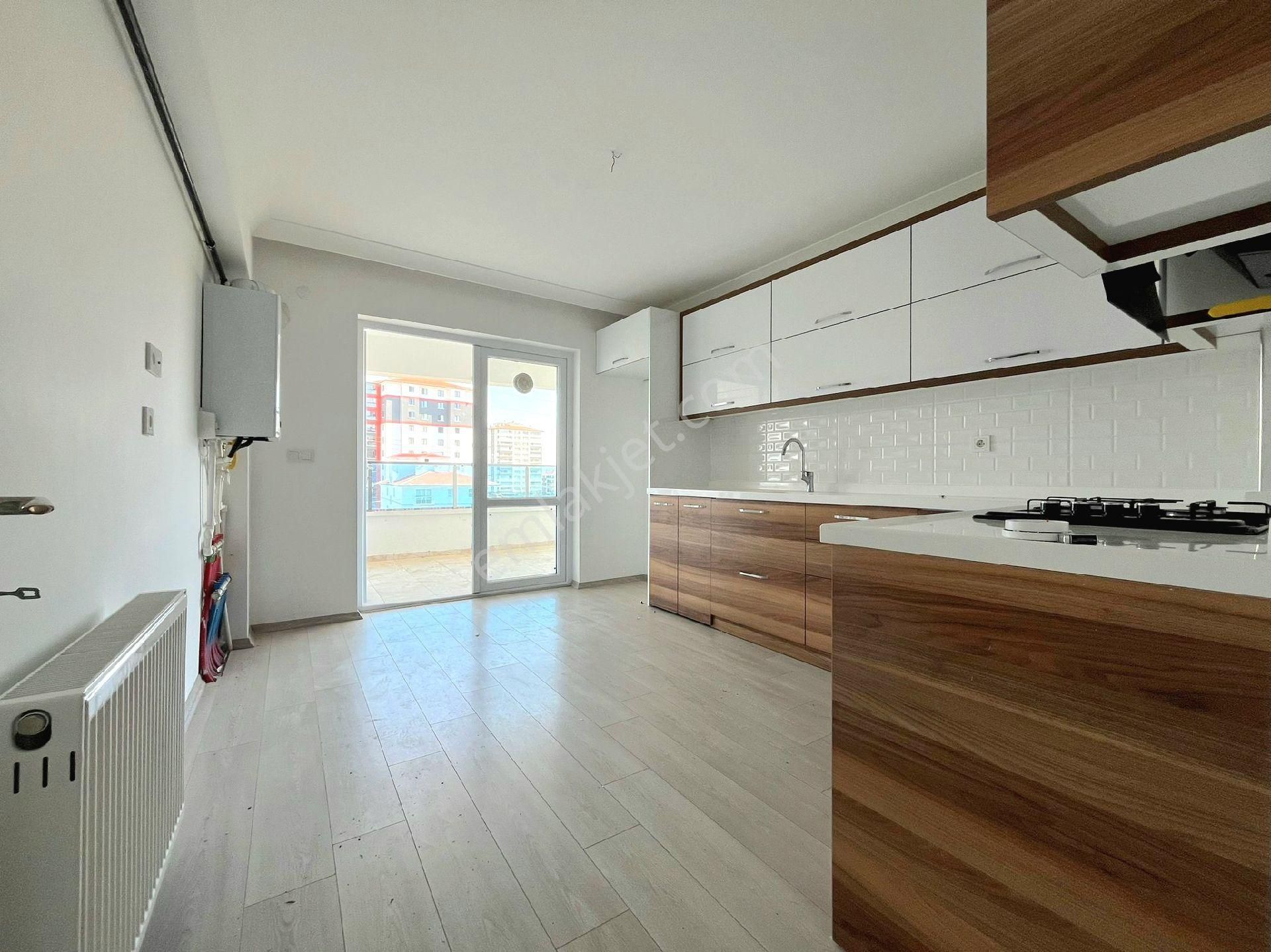Mustafa Kemalde Bulvar Üzerinde 3+1 Arakat Geniş Kiralık