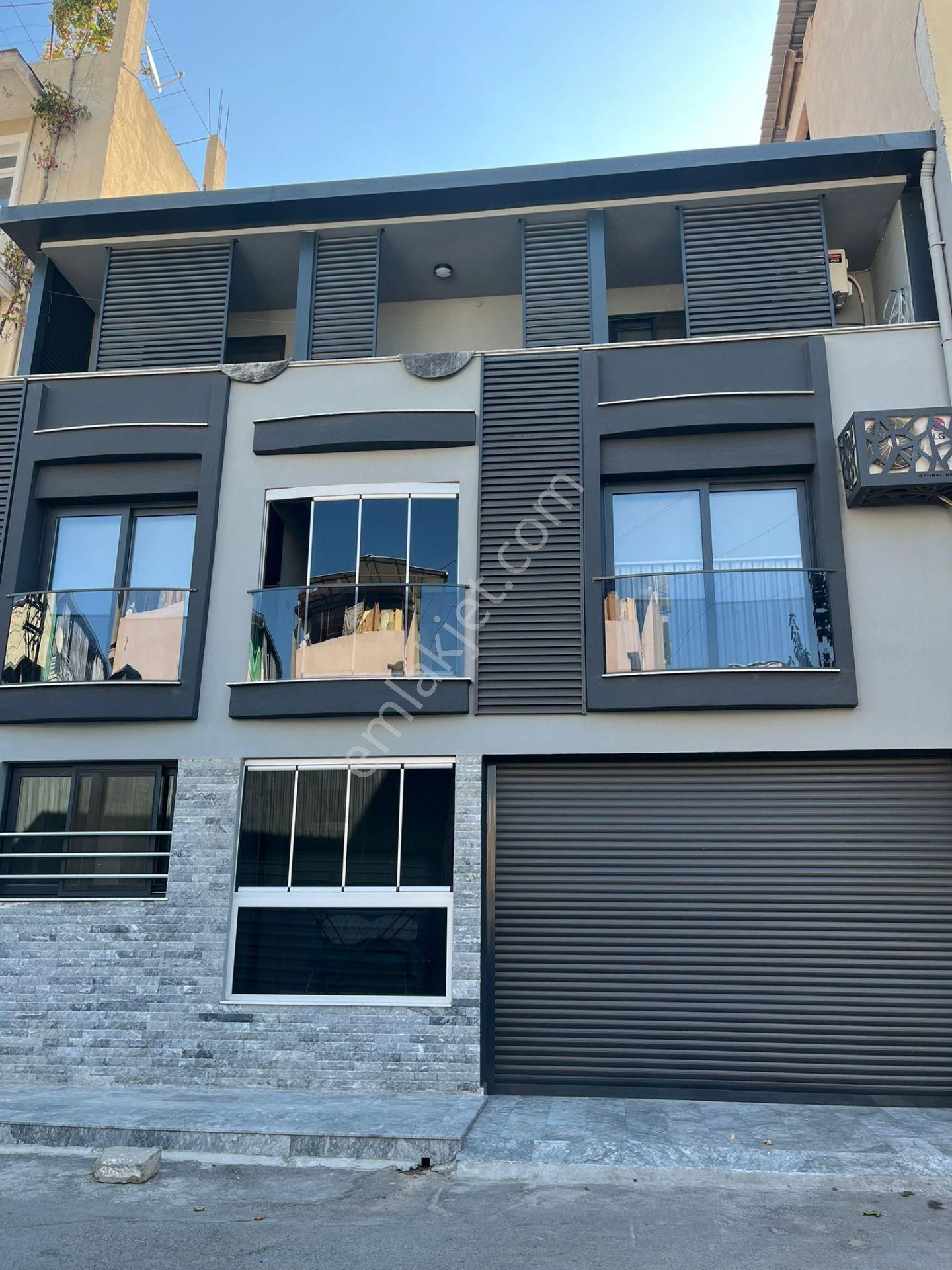 İzmir Bornova'da Satılık Komple 3 Katlı Bina