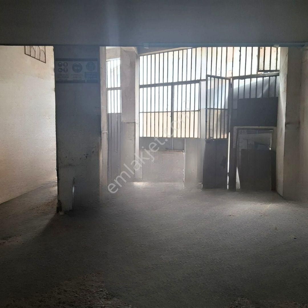 Kağıthane Gürselde Kiralık 100 M² Dükkan Asma Katlı