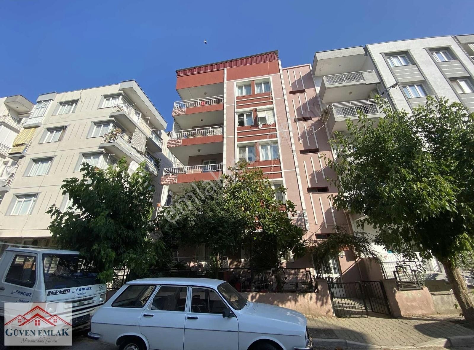 Güven Emlaktan Hürriyet Te Eşyalı Kiralık Daire