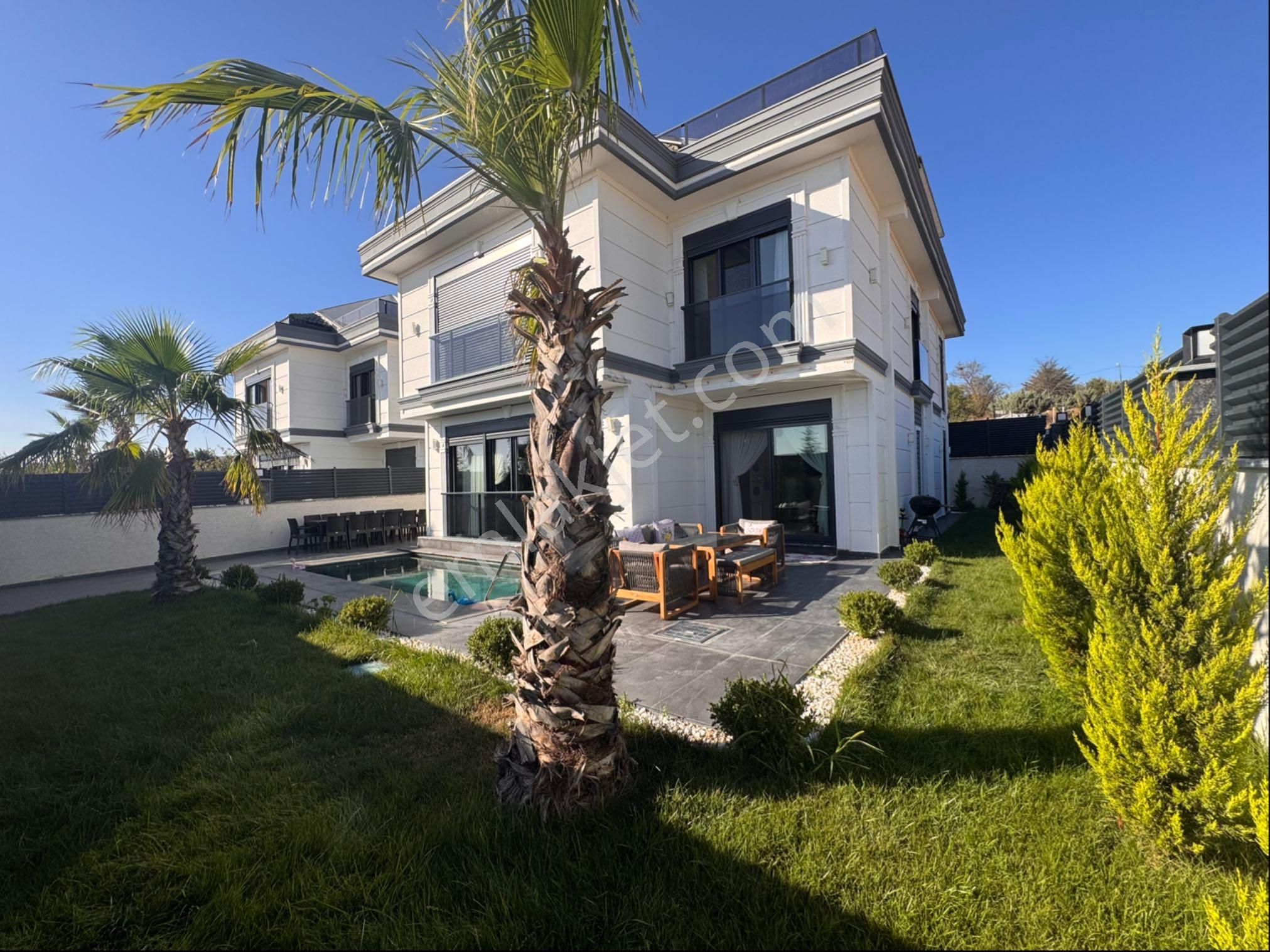 Büyükçekmece Kumburgaz'da Deniz Manzaralı Havuzlu 7+1 Ultra Lüks Villa - Görsel 3