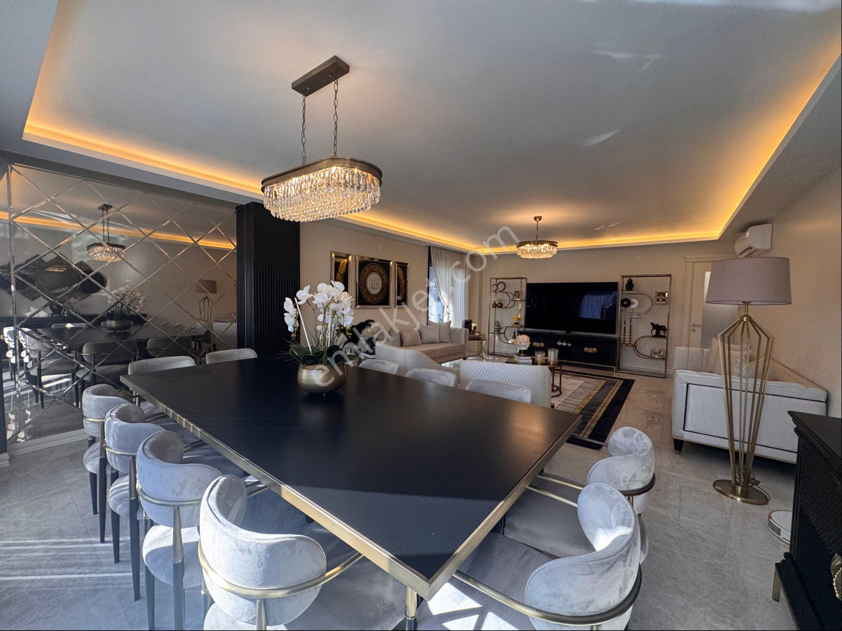 Büyükçekmece Kumburgaz'da Deniz Manzaralı Havuzlu 7+1 Ultra Lüks Villa - Görsel 13