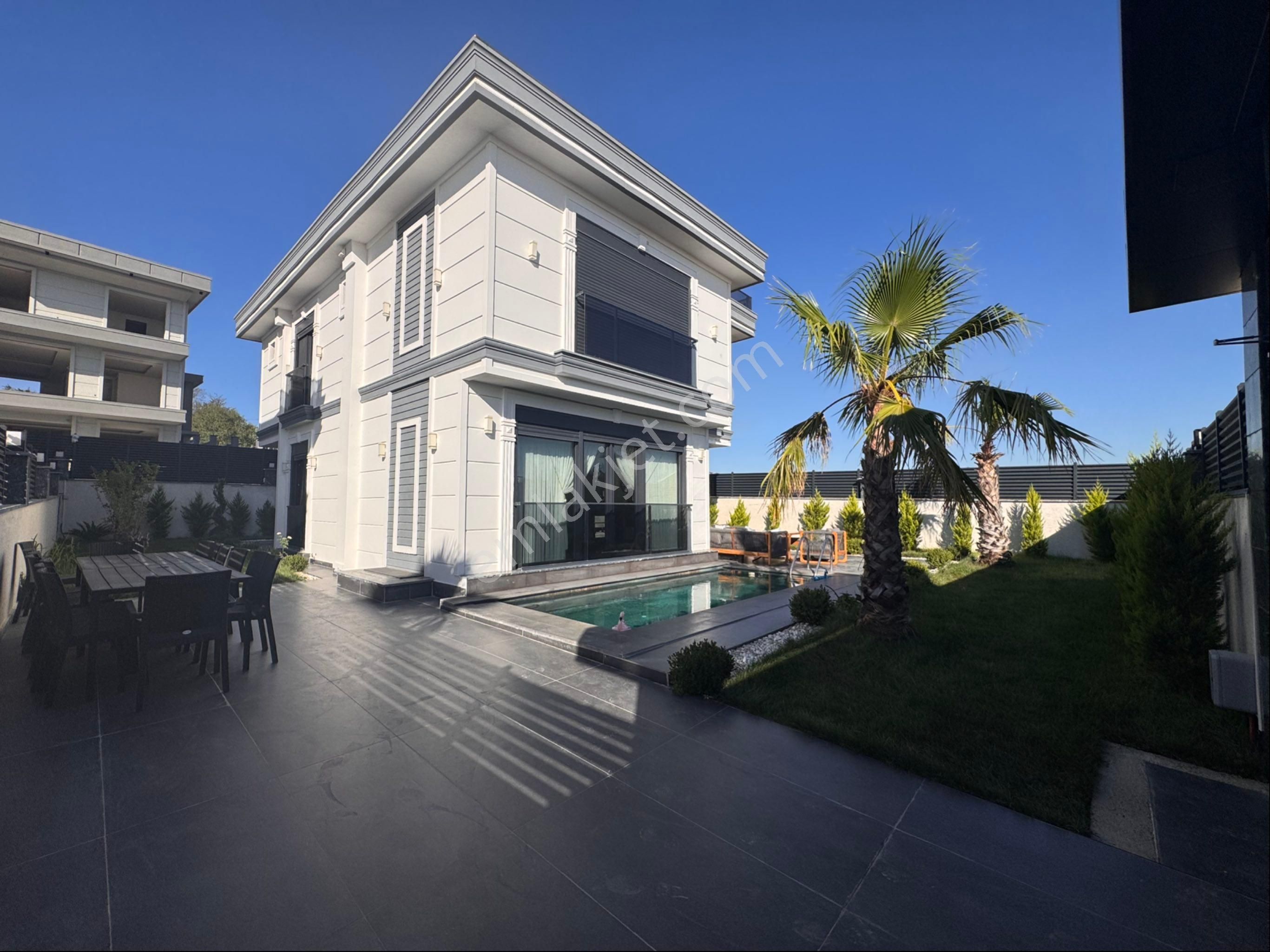 Büyükçekmece Kumburgaz'da Deniz Manzaralı Havuzlu 7+1 Ultra Lüks Villa - Görsel 34