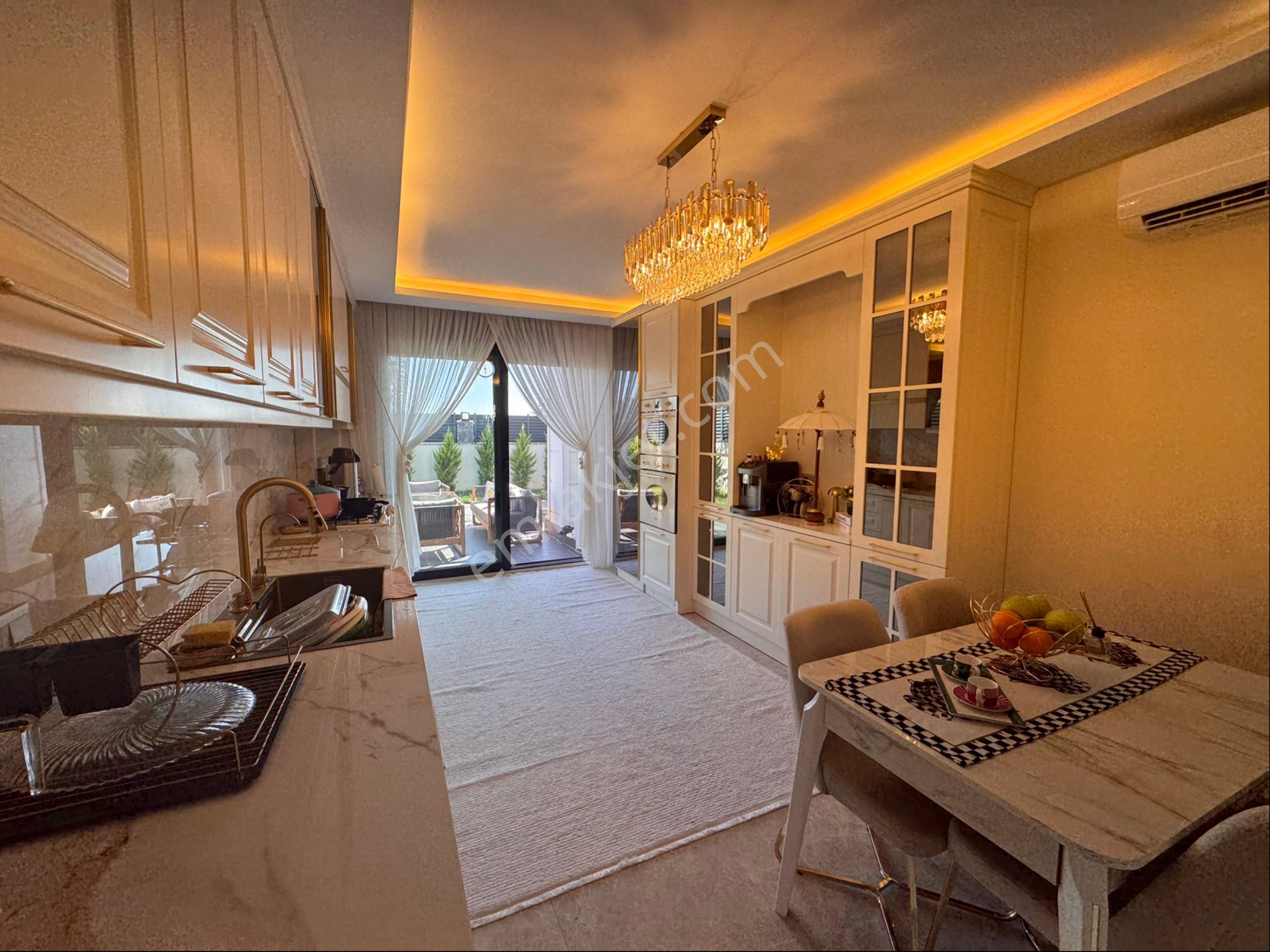 Büyükçekmece Kumburgaz'da Deniz Manzaralı Havuzlu 7+1 Ultra Lüks Villa - Görsel 8