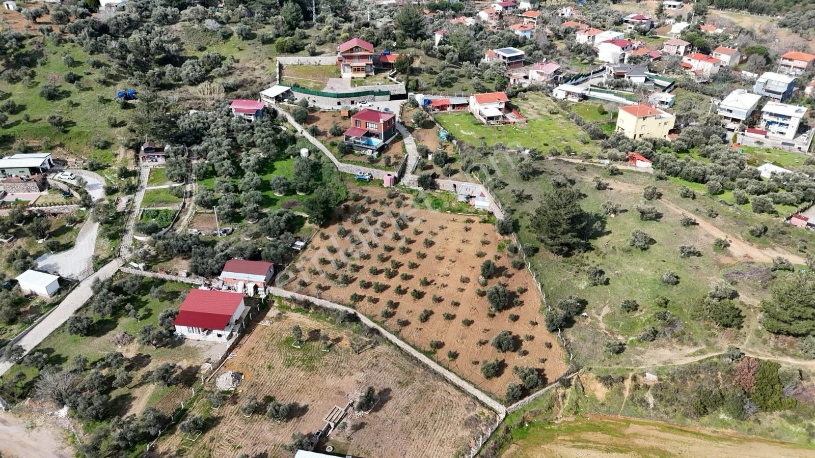 Aşağıkızılca Yerleşim İçinde Muhteşem Havuzlu Villa - Görsel 10