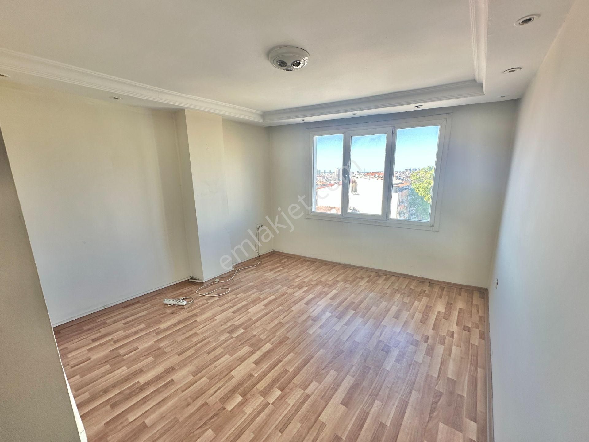 Gaziosmanpaşa Merkez'de Asansörlü Harika Kiralık Ofis