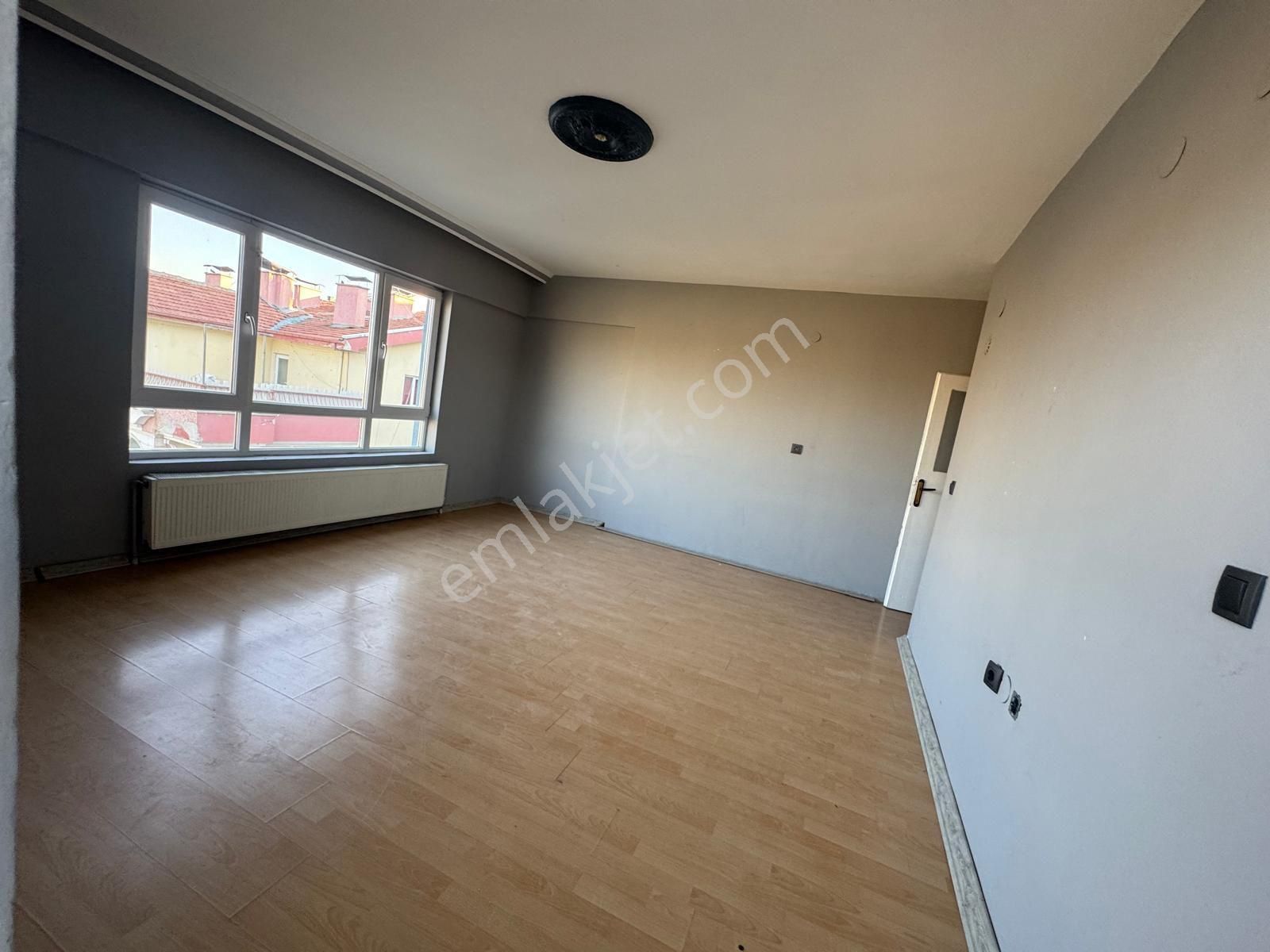 Vadi Manzaralı Geniş M2 3+1 2 Katta Cadde Üzerine Full+full Yapılı Masrafsız Kupon Daire