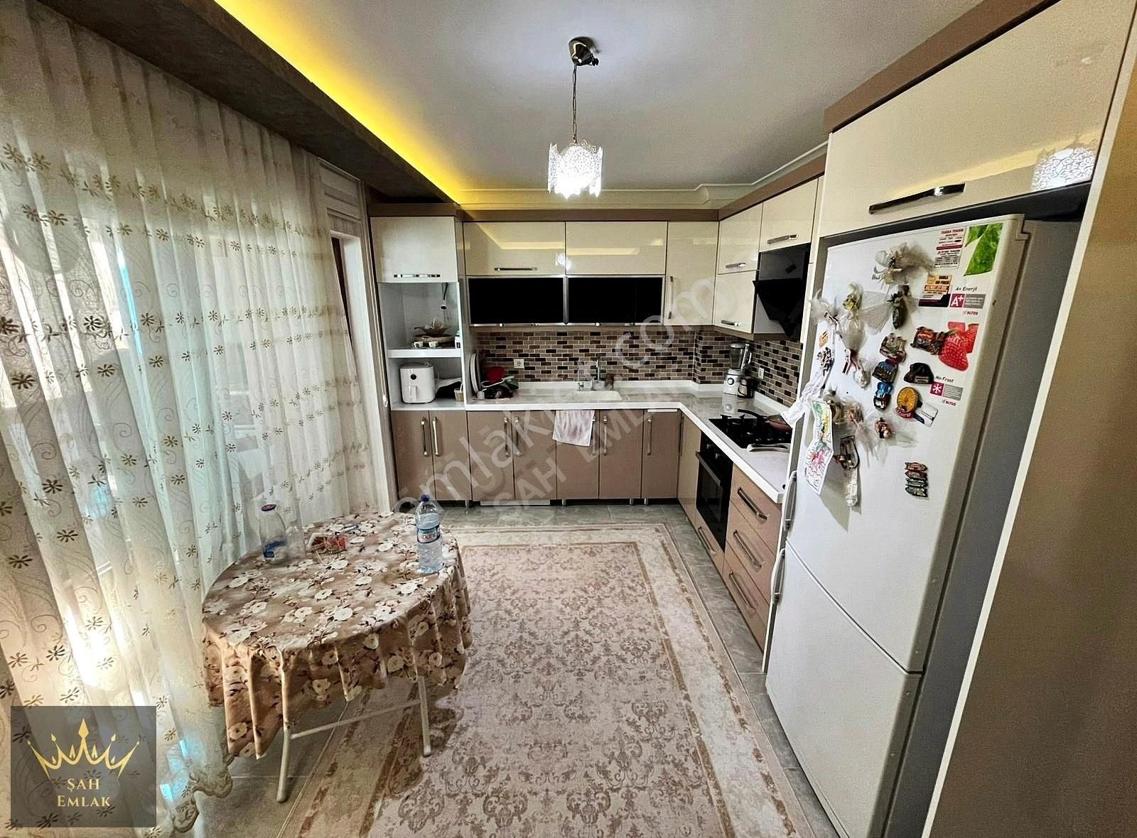 Şah Emlak'tan Cengiz Topel Caddesinde 3+1 Kiralık Daire