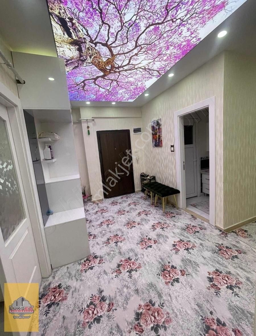 Beykent Gazilerde Satılık Ana Cadde Üstü 3+1 Ara Kat Daire