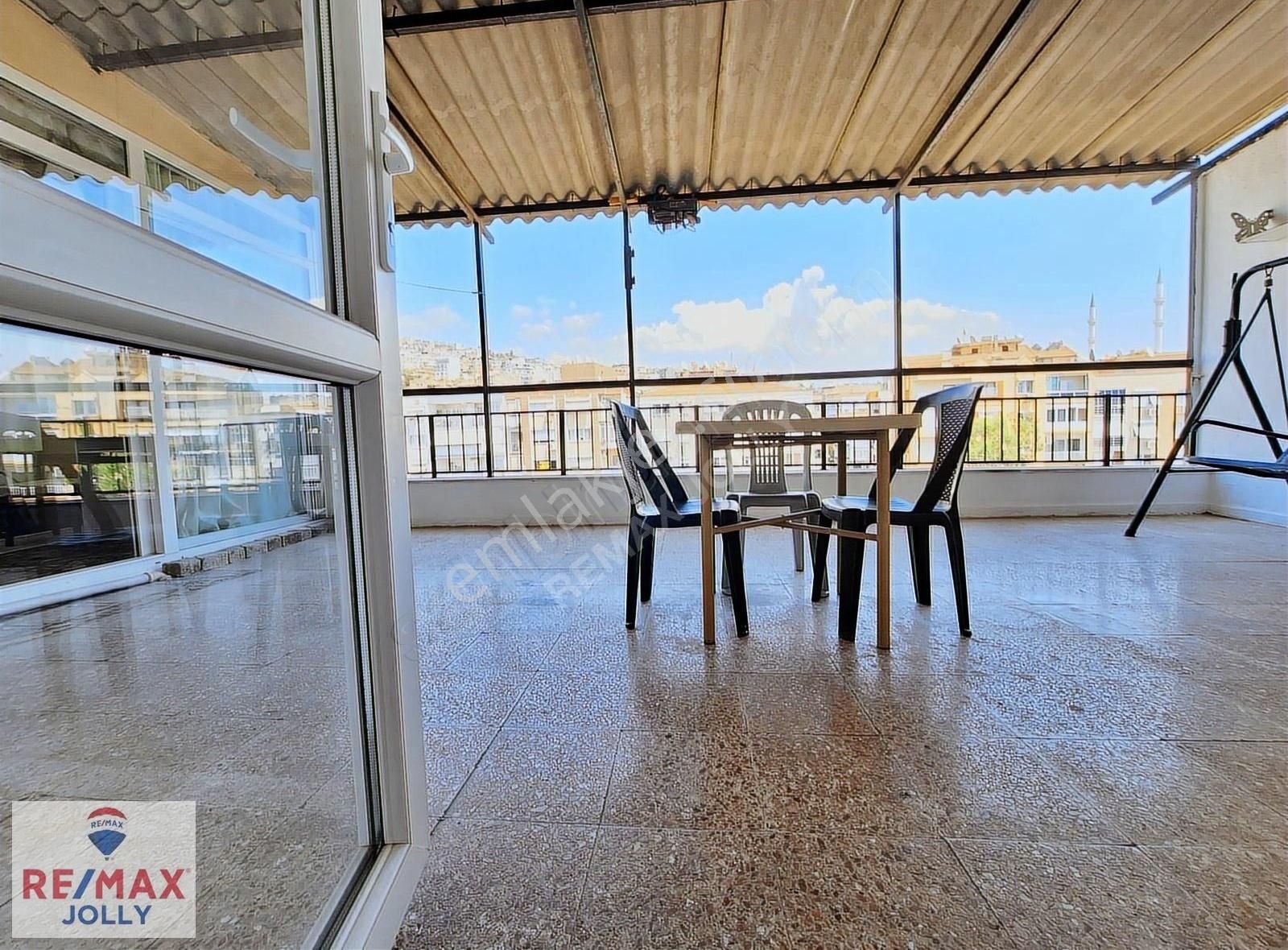Bayraklı Belediye İzban Yanı Full Eşyalı 2+1 Kiralık Daire Remax