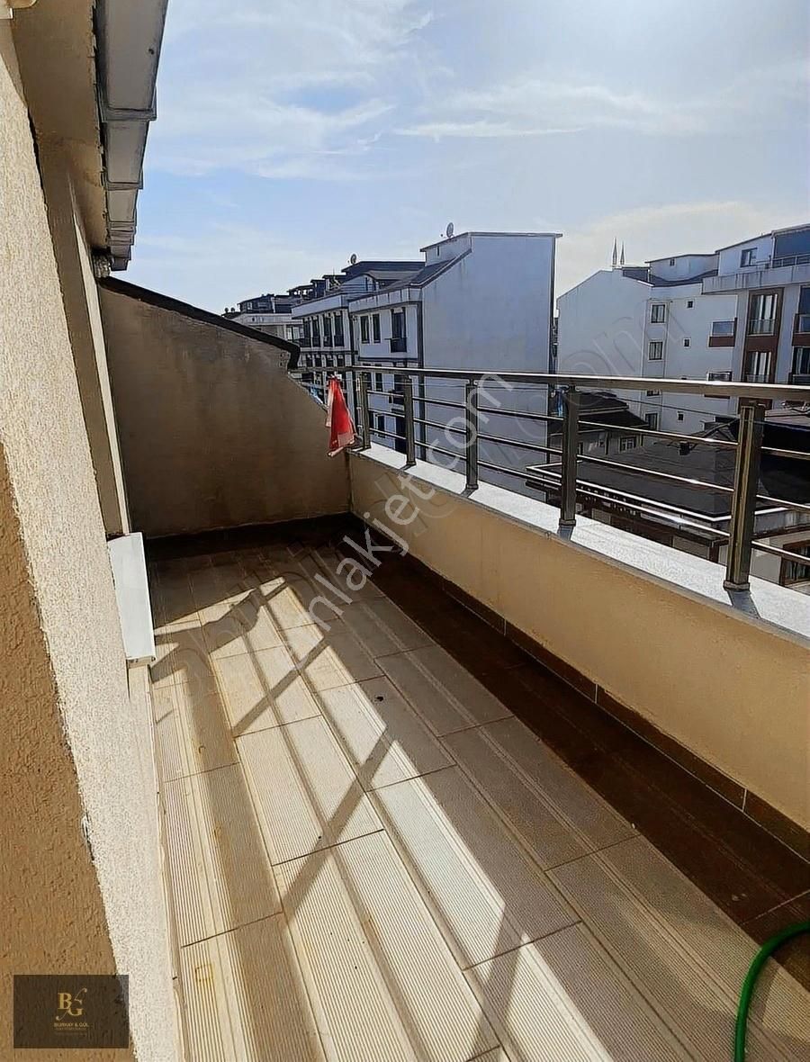Çekmeköy Çatalmeşe Merkezde Teraslı Geniş 2+1 Kiralık Daire