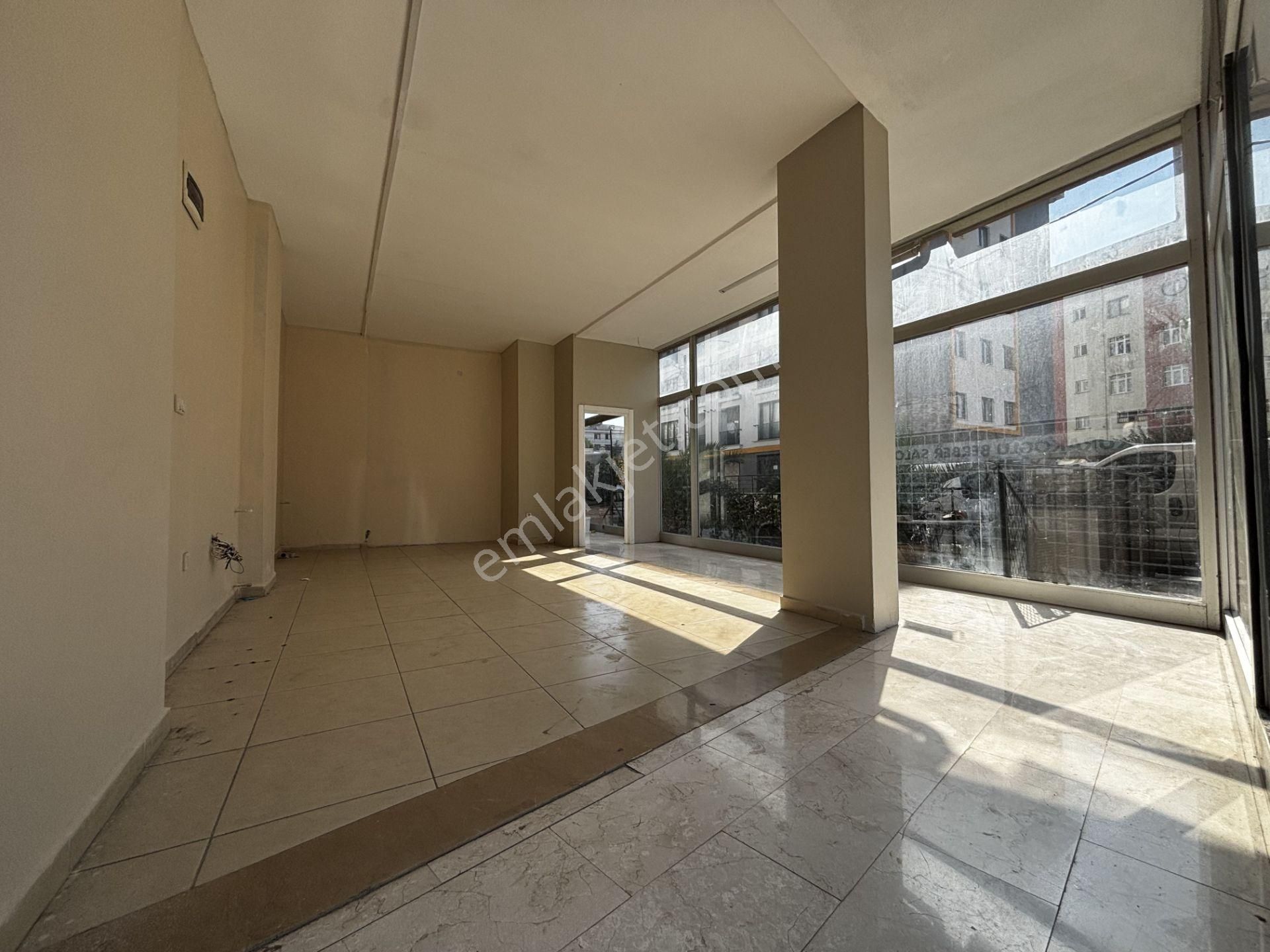 Sancaktepe Safa Mh. 200m2 Cadde Üzerinde Depolu Kiralık Dükkan