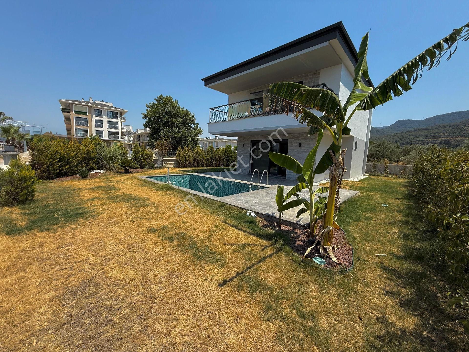 Kuşadası Davutlarda Satılık Termal Bolgesınde 4+1 Mustakıl Vılla