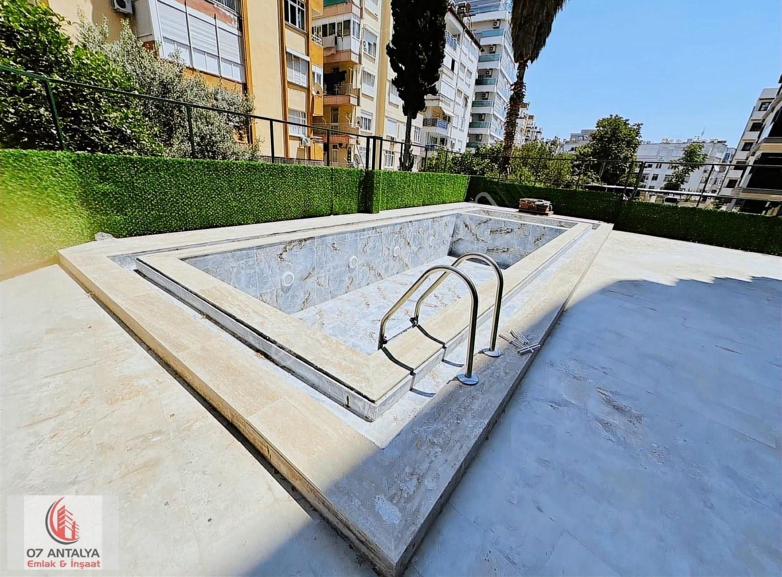 Denize Adım Mesafede. Havuzlu K.otoparklı. Sıfır 2+1
