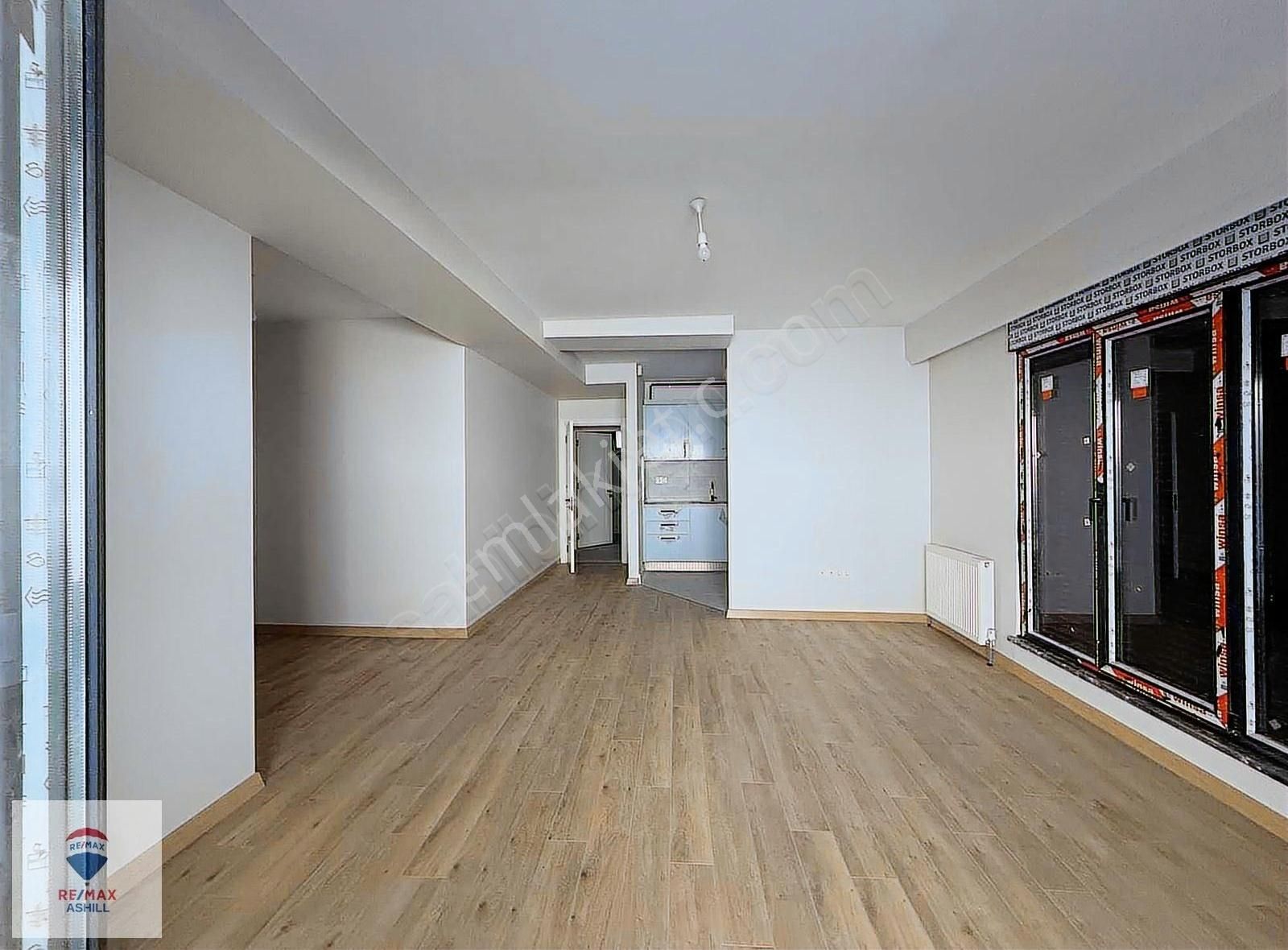 Acıbadem'de Metrobüse Yakın Satılık Daire