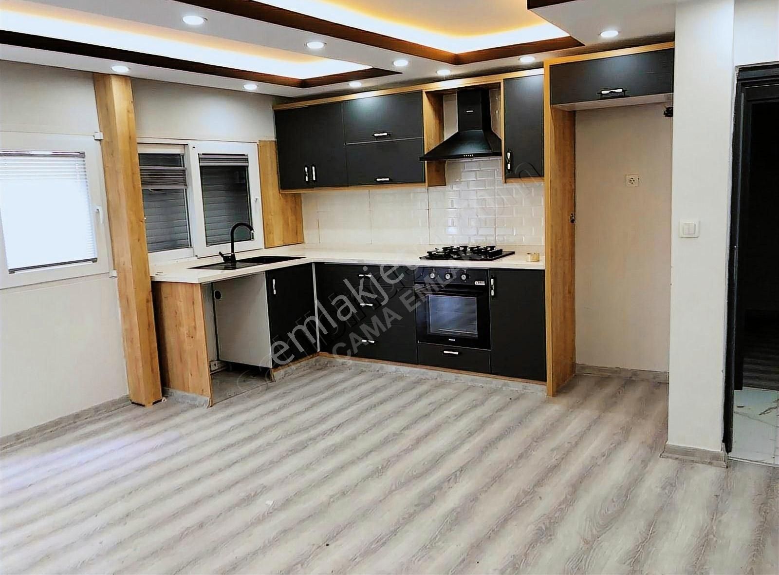 Bahçelievler'de Caddeye Yürüme Mesafesinde 3+1 Bahçeli Kiralık