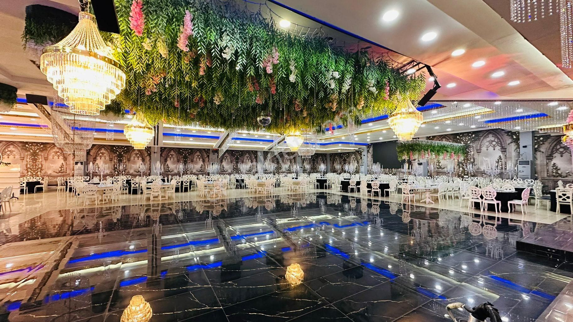 Karataş 1.bölgede İçi Full Yapılı Satılık Düğün Salonu