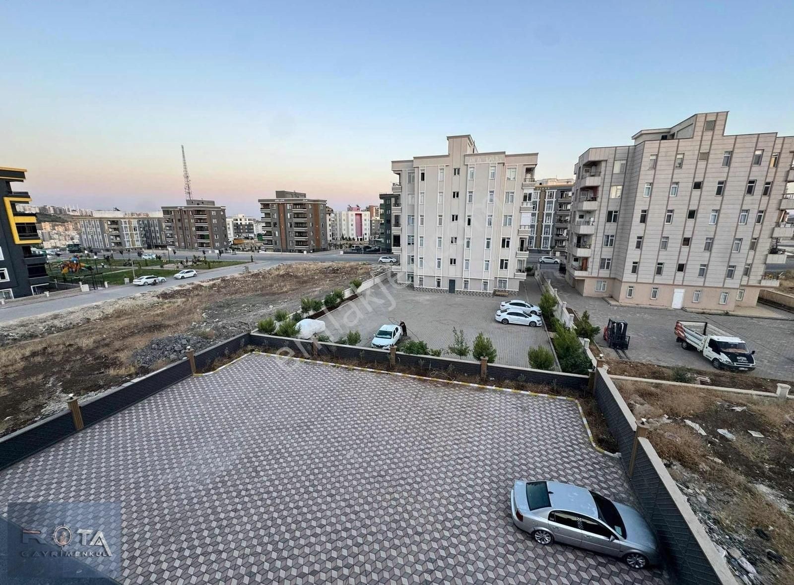 Rota Emlaktan Satılık 1+1 Batıkent Mahalesinde