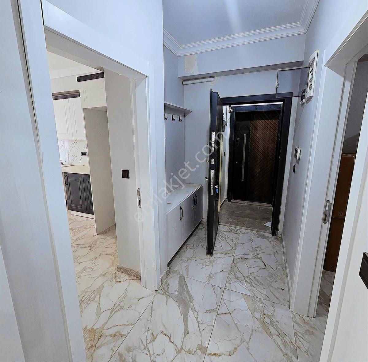 Burhaniye Merkez'de 2,5+1 Ebeveyn Banyolu Sıfır Daire - Görsel 7