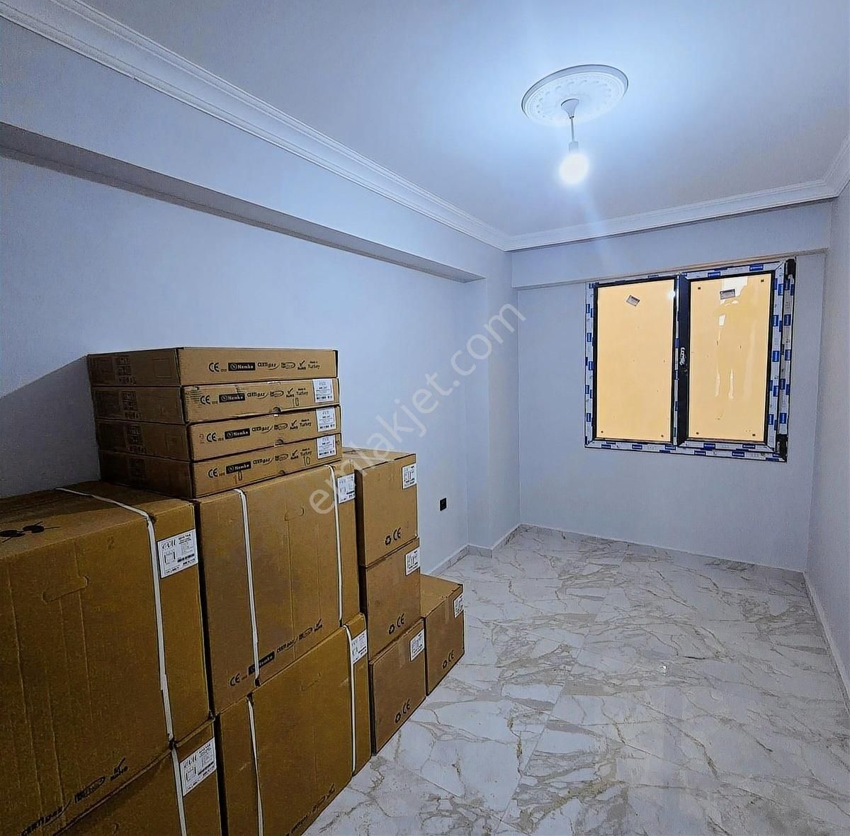 Burhaniye Merkez'de 2,5+1 Ebeveyn Banyolu Sıfır Daire - Görsel 17