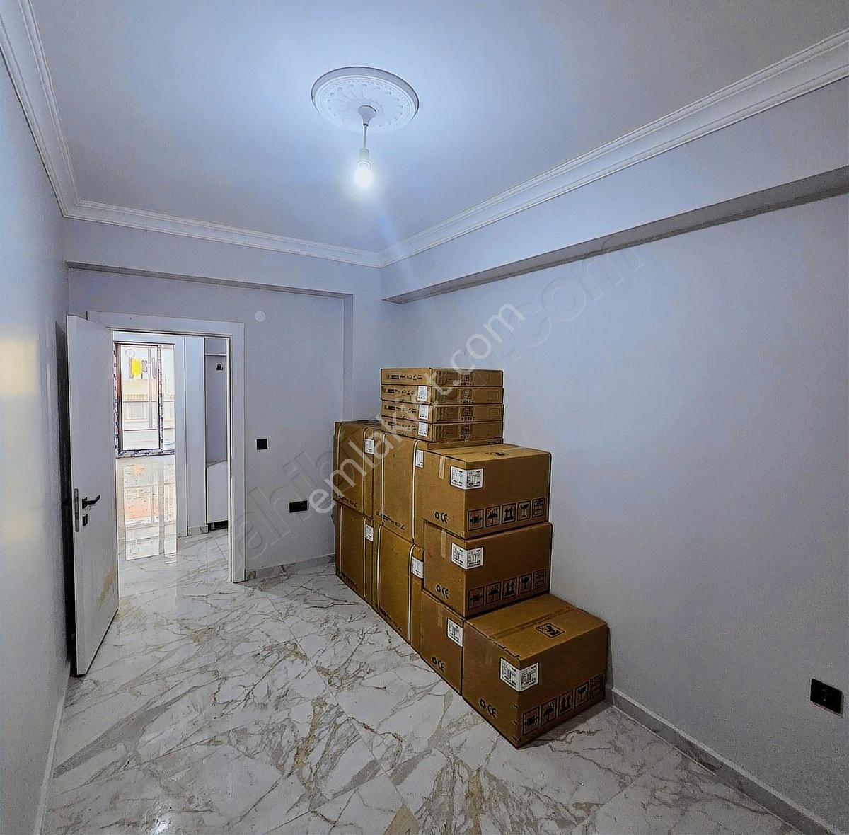 Burhaniye Merkez'de 2,5+1 Ebeveyn Banyolu Sıfır Daire - Görsel 3