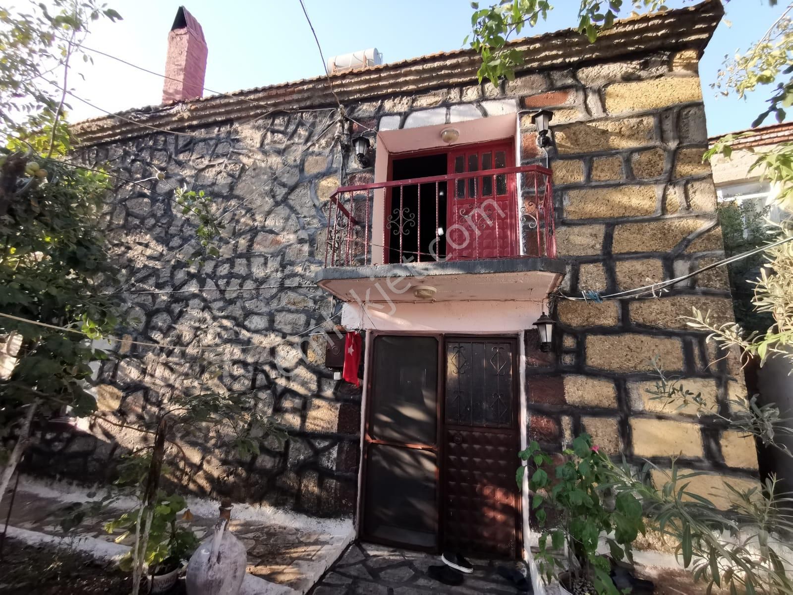 Ayvacık Söğütlü Köyü'nde Bahçeli, Müstakil Taş Ev - Görsel 2