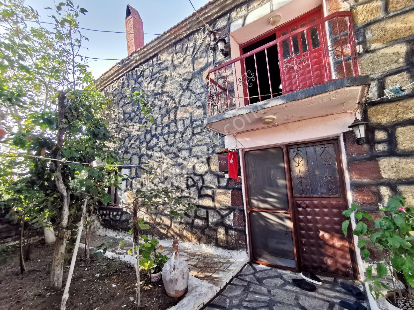 Ayvacık Söğütlü Köyü'nde Bahçeli, Müstakil Taş Ev - Görsel 3