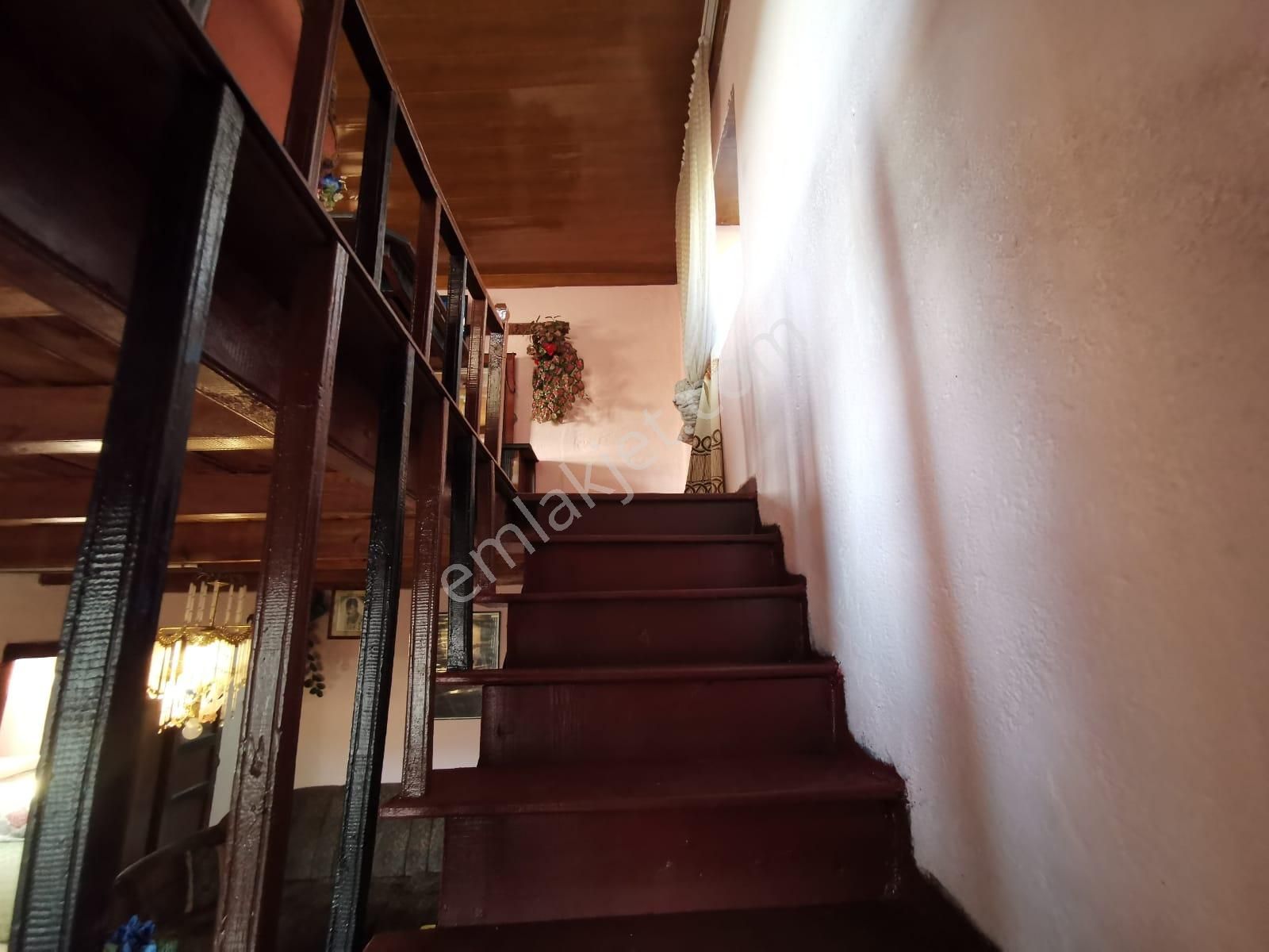 Ayvacık Söğütlü Köyü'nde Bahçeli, Müstakil Taş Ev - Görsel 11