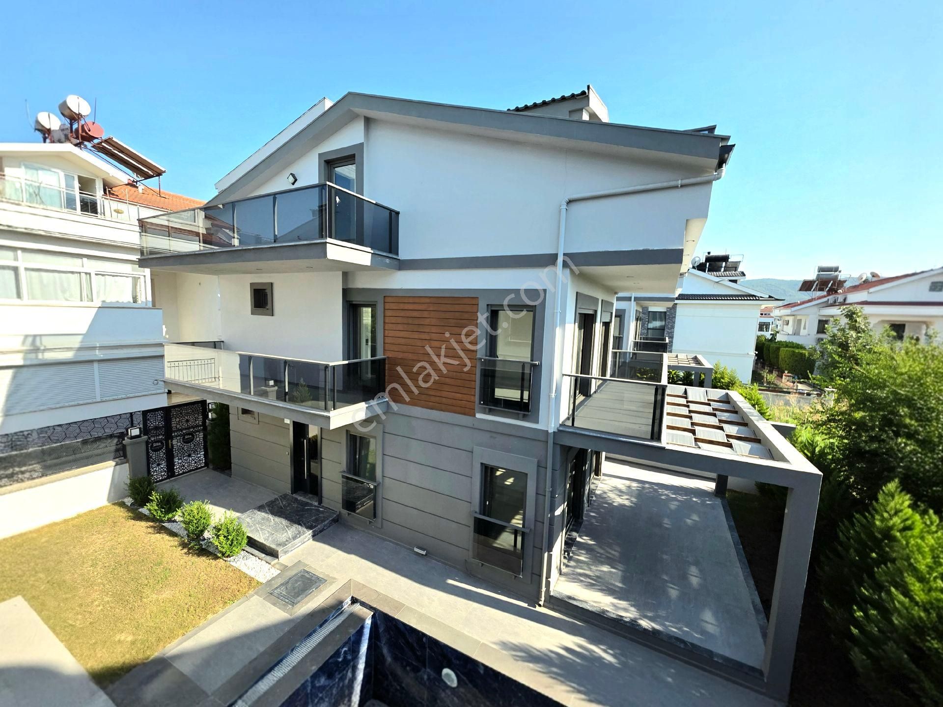 Fethiye Akarca'da Satılık 4+1 170m2 Bahçeli Havuzlu Villa - Görsel 33