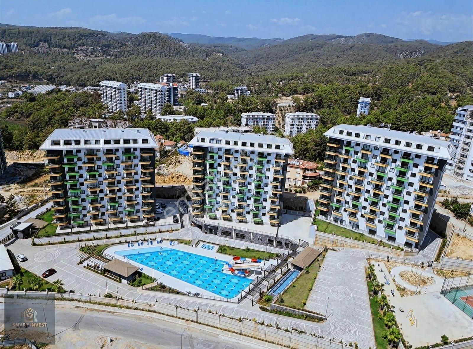 Avsallarda Satılık Site İçi Havuz Manzaralı 2+1 Güney Cephe