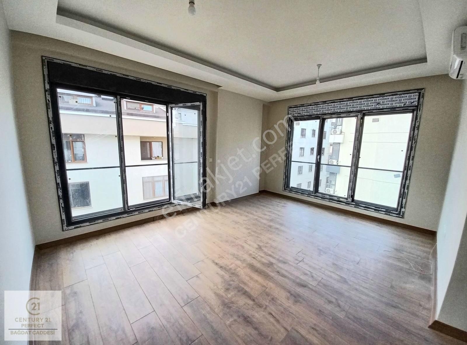 Feneryolu'nda Sıfır Binada Güney Cephe 2+1 Kullanışlı Daire