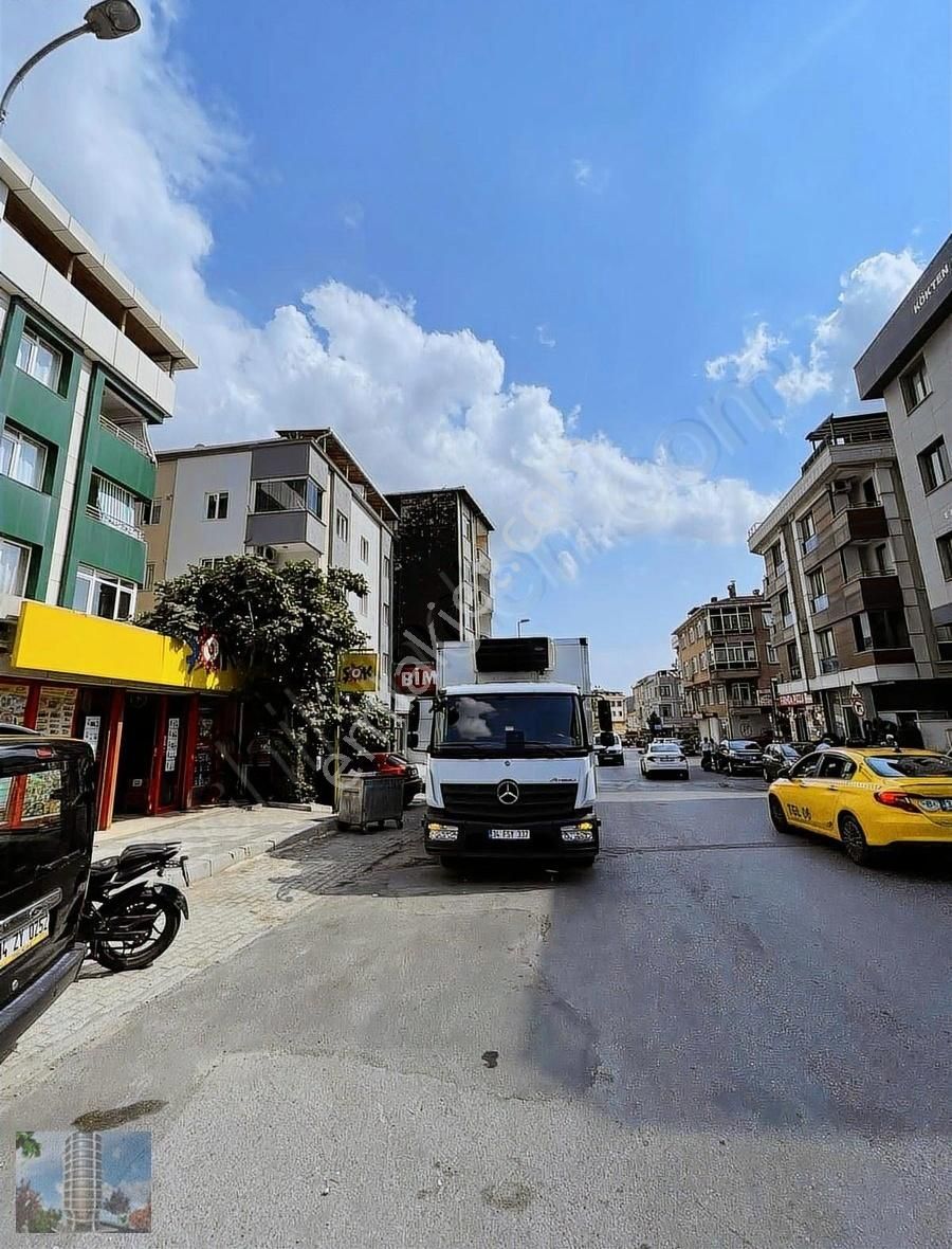 Ataşehir Esatpaşa Mah. Cadde Üzerinde Kiralık 2+1 Daire