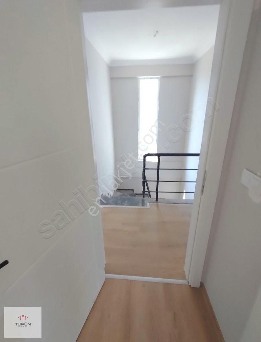 İncirköy'de Havuzlu İkiz Villa - Görsel 16