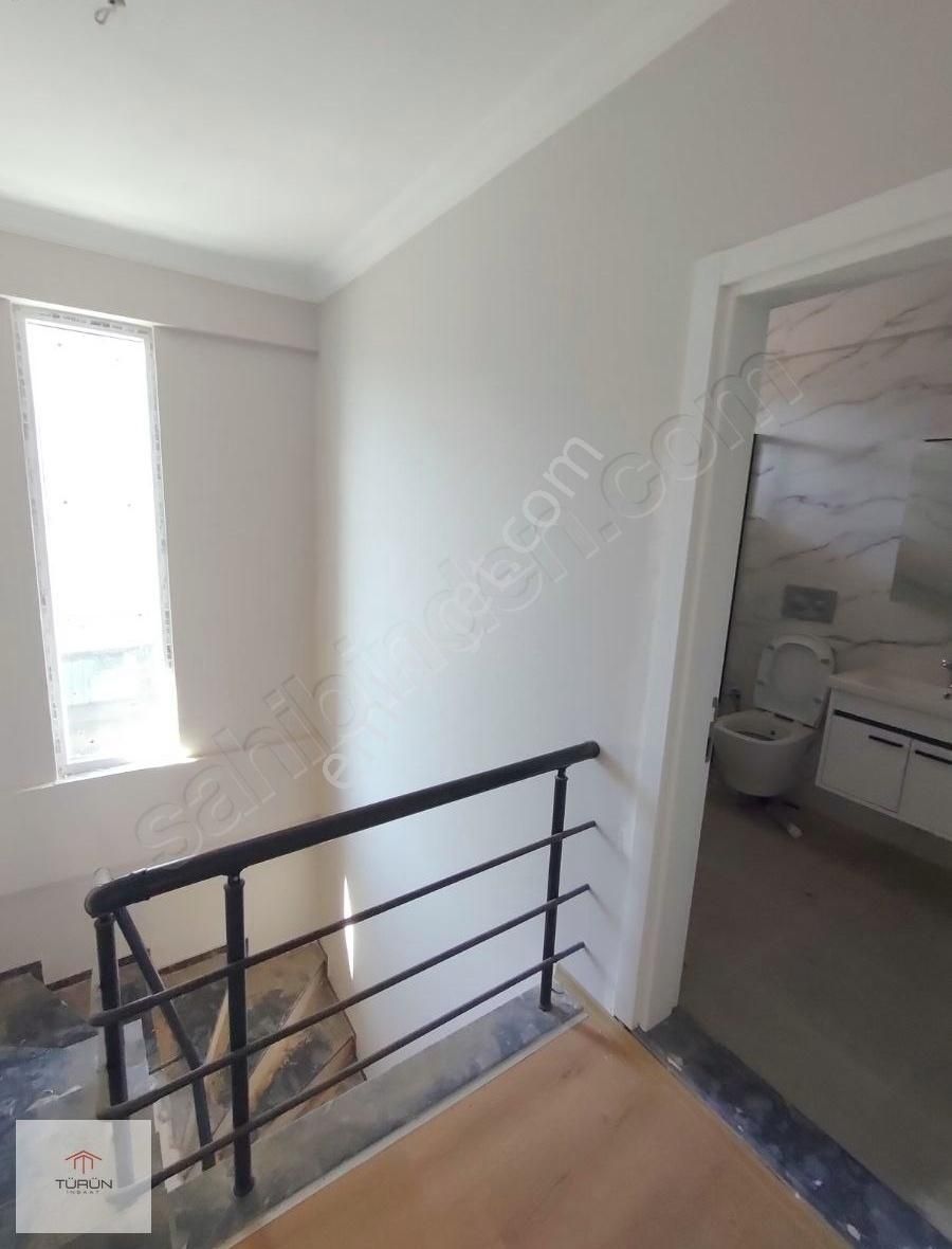 İncirköy'de Havuzlu İkiz Villa - Görsel 21