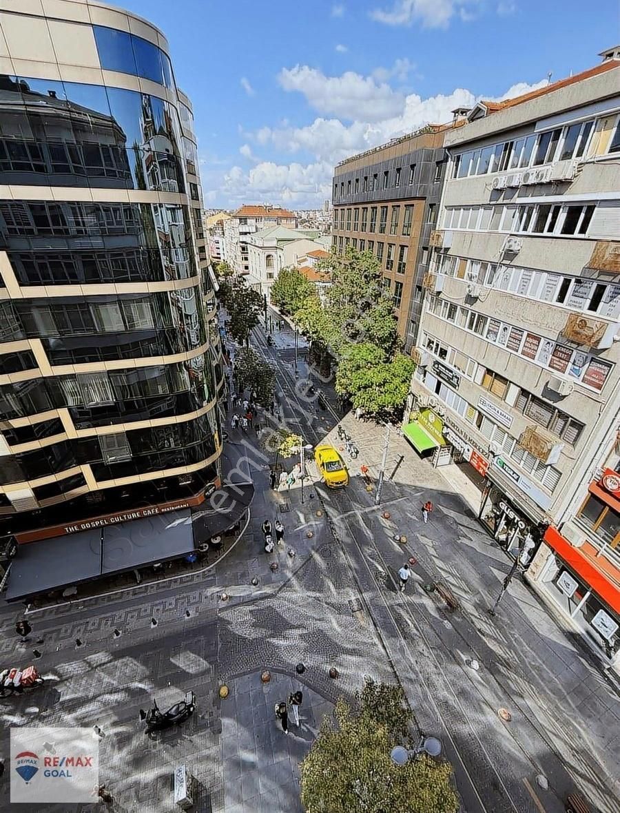 Bahariye Caddesi Üzerinde İşyerine Uygun Kiralık Ofis Katı