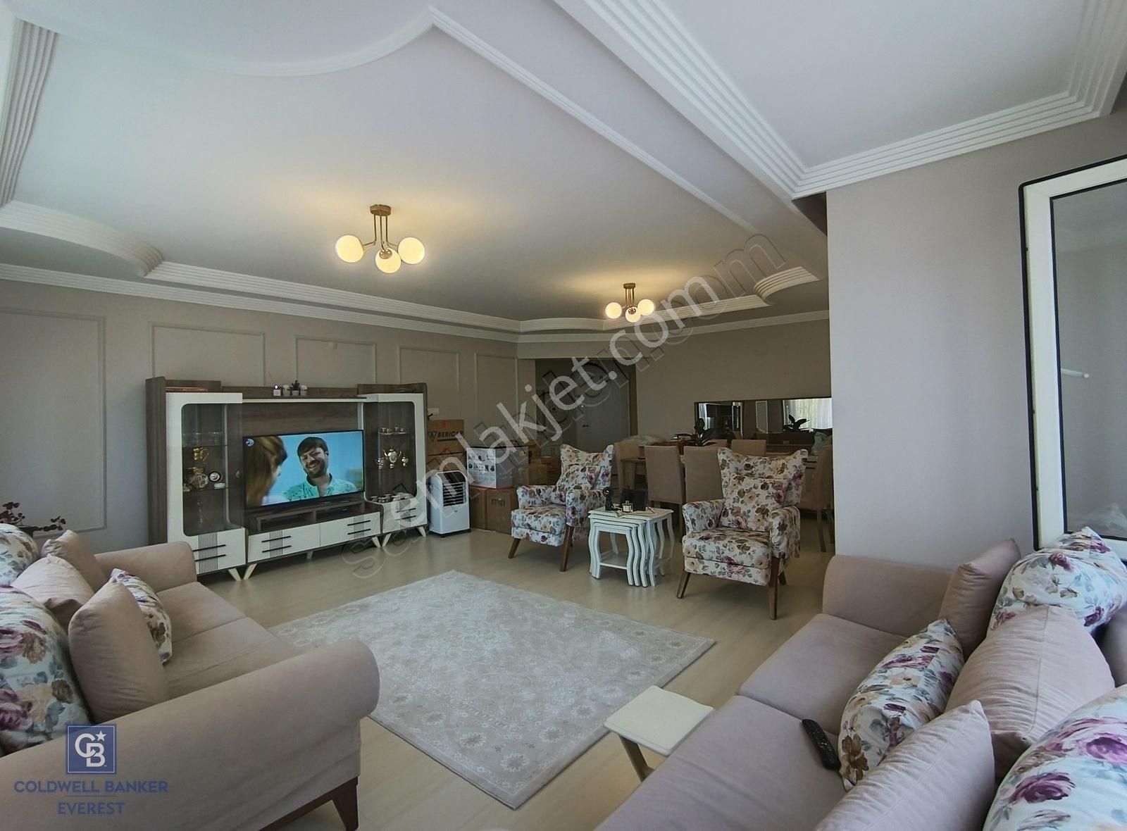 Üçevlerde Geniş Site İçi Kiralık Daire!!!
