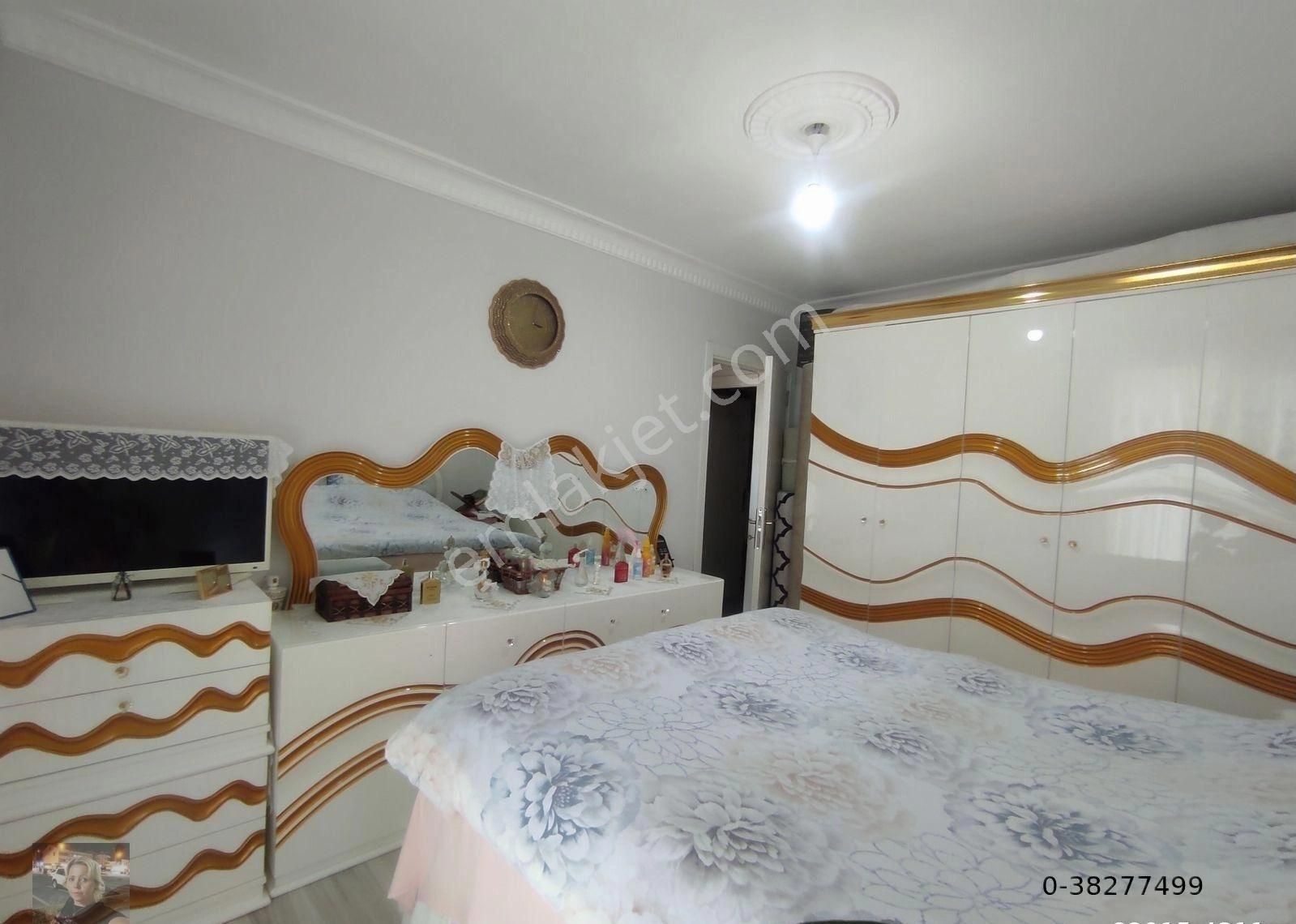 Büşra Gayrimenkulden Site İçinde Satılık Daire 95m2 Kat 3 Bina Yaşı 4 Açık Oto Parklı