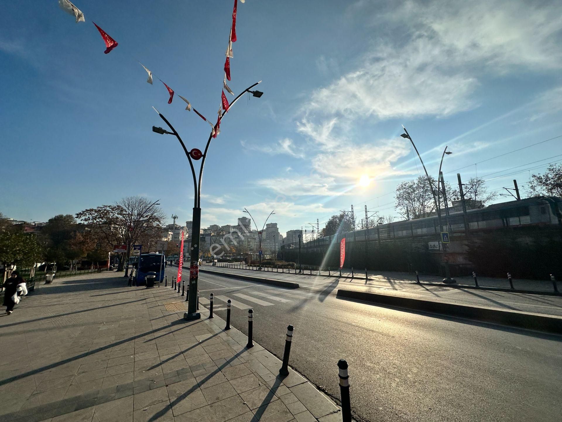 Kartal Meydan'da 5 Yıllık 3 Katlı 350m2 Bacalı Kiralık Bina - Görsel 31