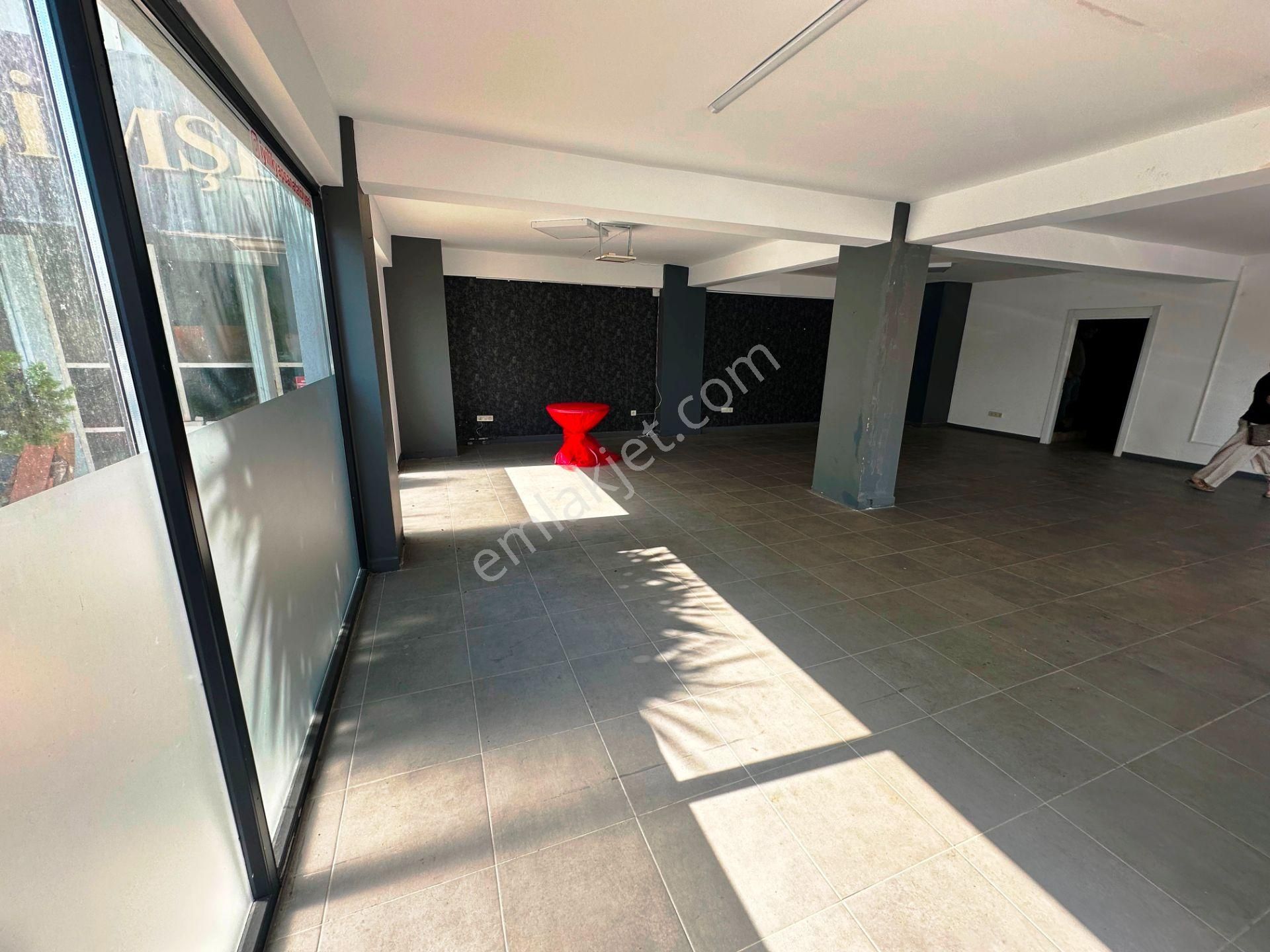 Kartal Meydan'da 5 Yıllık 3 Katlı 350m2 Bacalı Kiralık Bina - Görsel 3