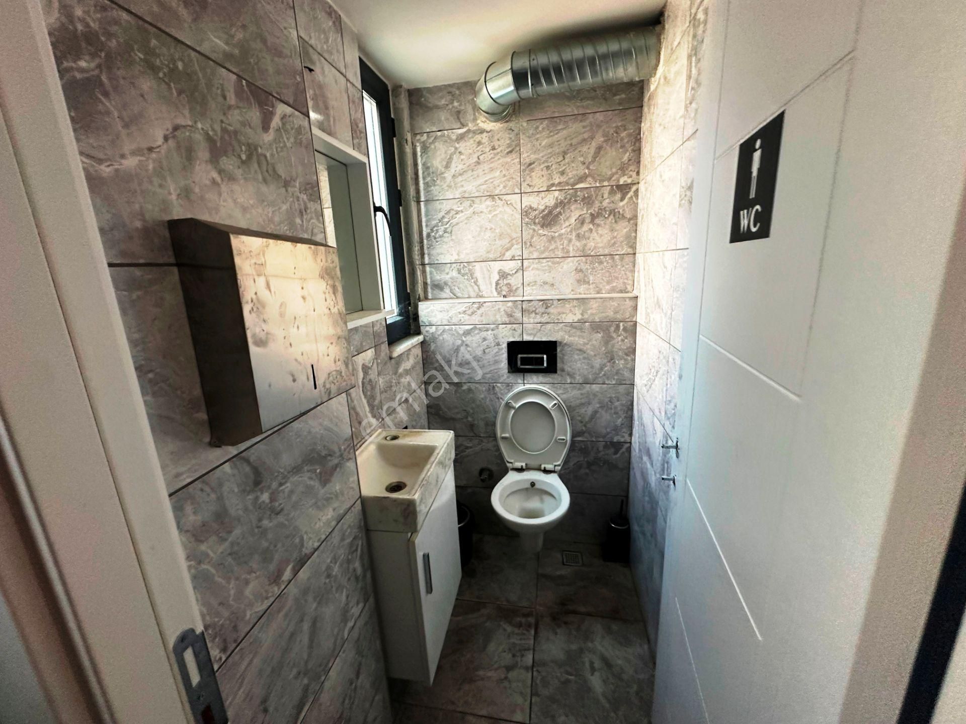 Kartal Meydan'da 5 Yıllık 3 Katlı 350m2 Bacalı Kiralık Bina - Görsel 19