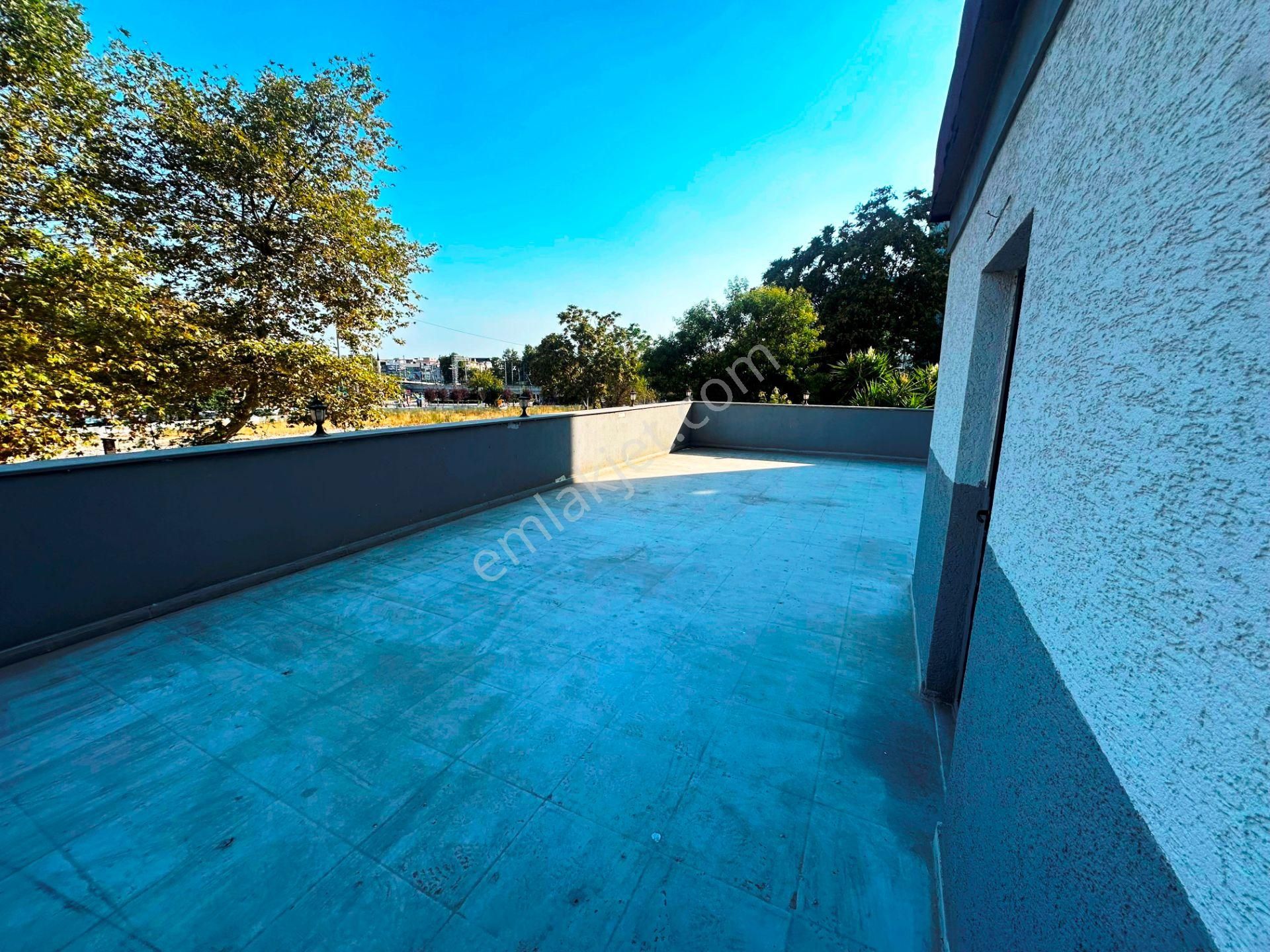 Kartal Meydan'da 5 Yıllık 3 Katlı 350m2 Bacalı Kiralık Bina - Görsel 27